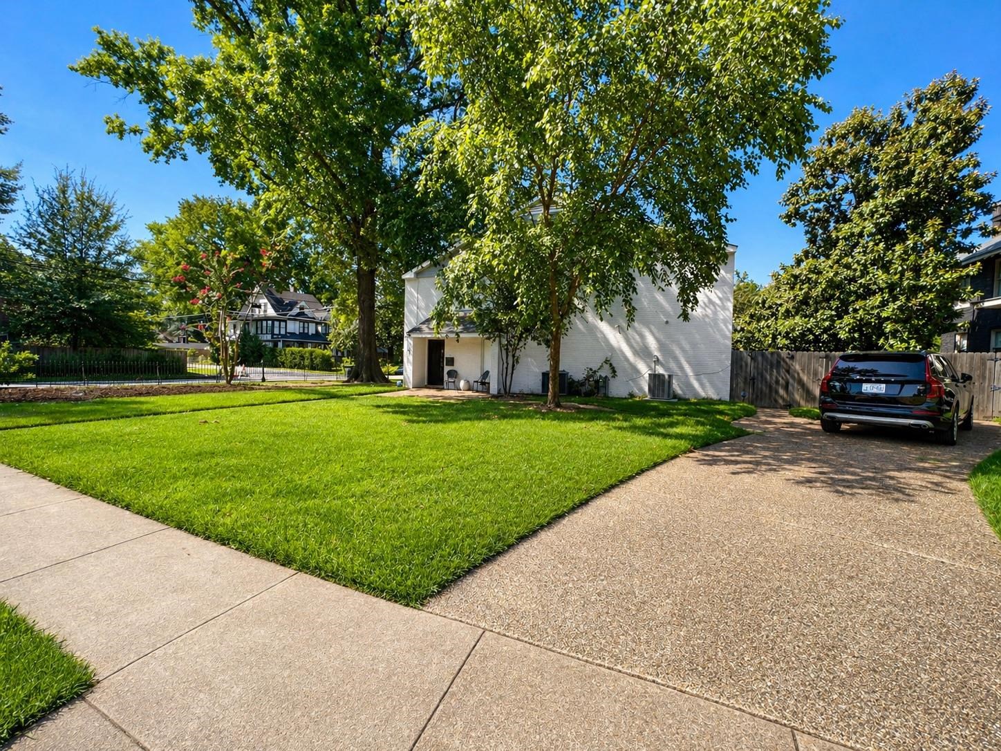 766 Roland St Property Photo 1