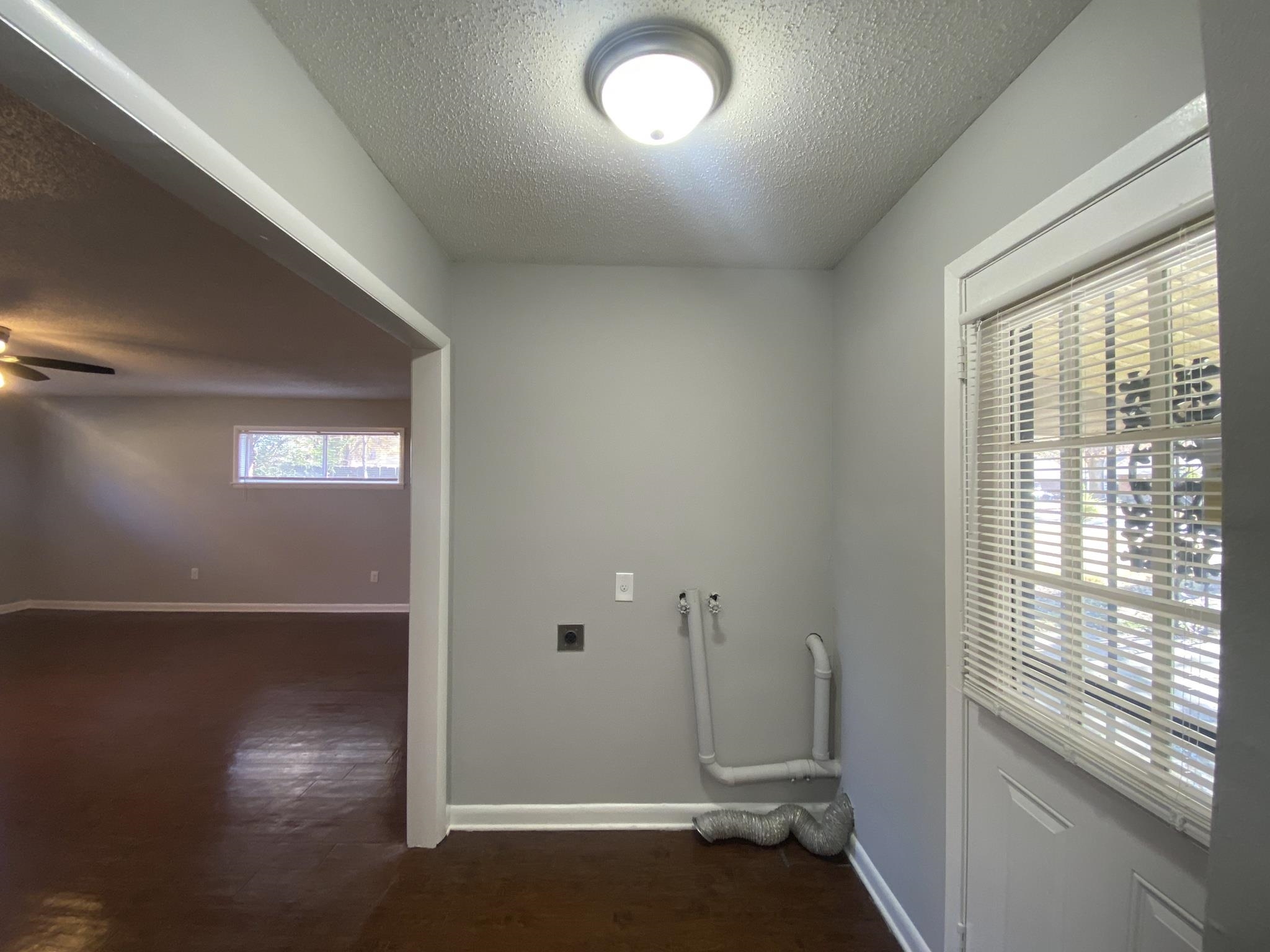 1944 Croydon Ave Property Photo 2