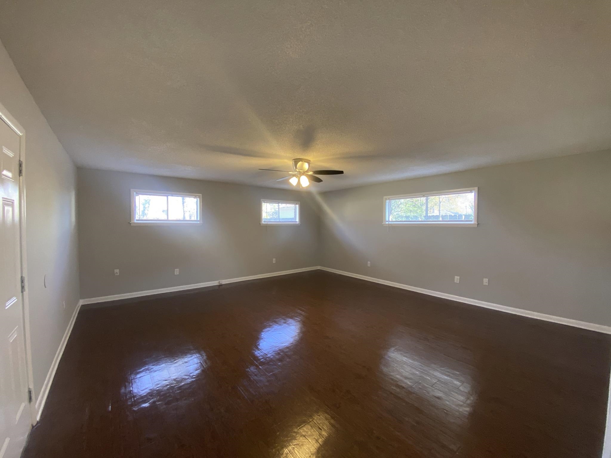 1944 Croydon Ave Property Photo 6