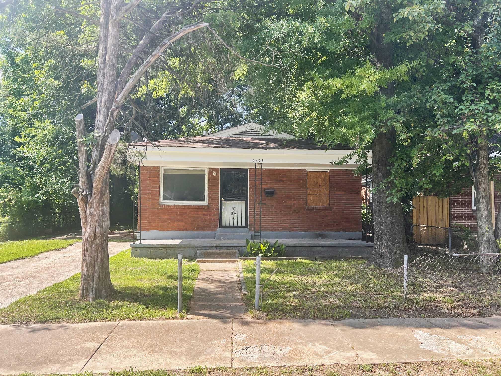 2495 WINNONA AVE Property Photo 1
