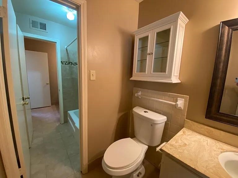 5718 Quince Rd 13 Property Photo 24