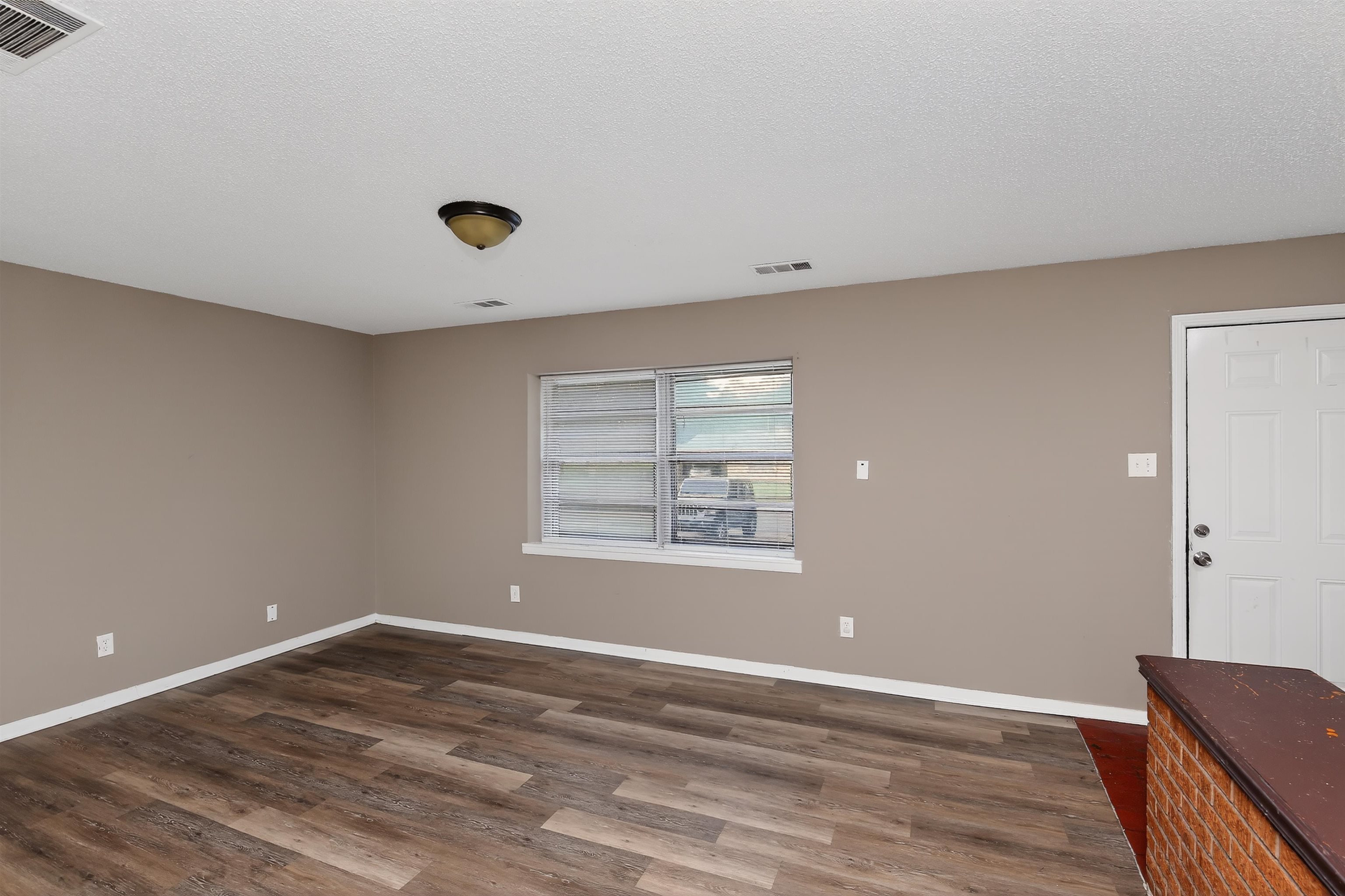 3081 Boxdale St Property Photo 4