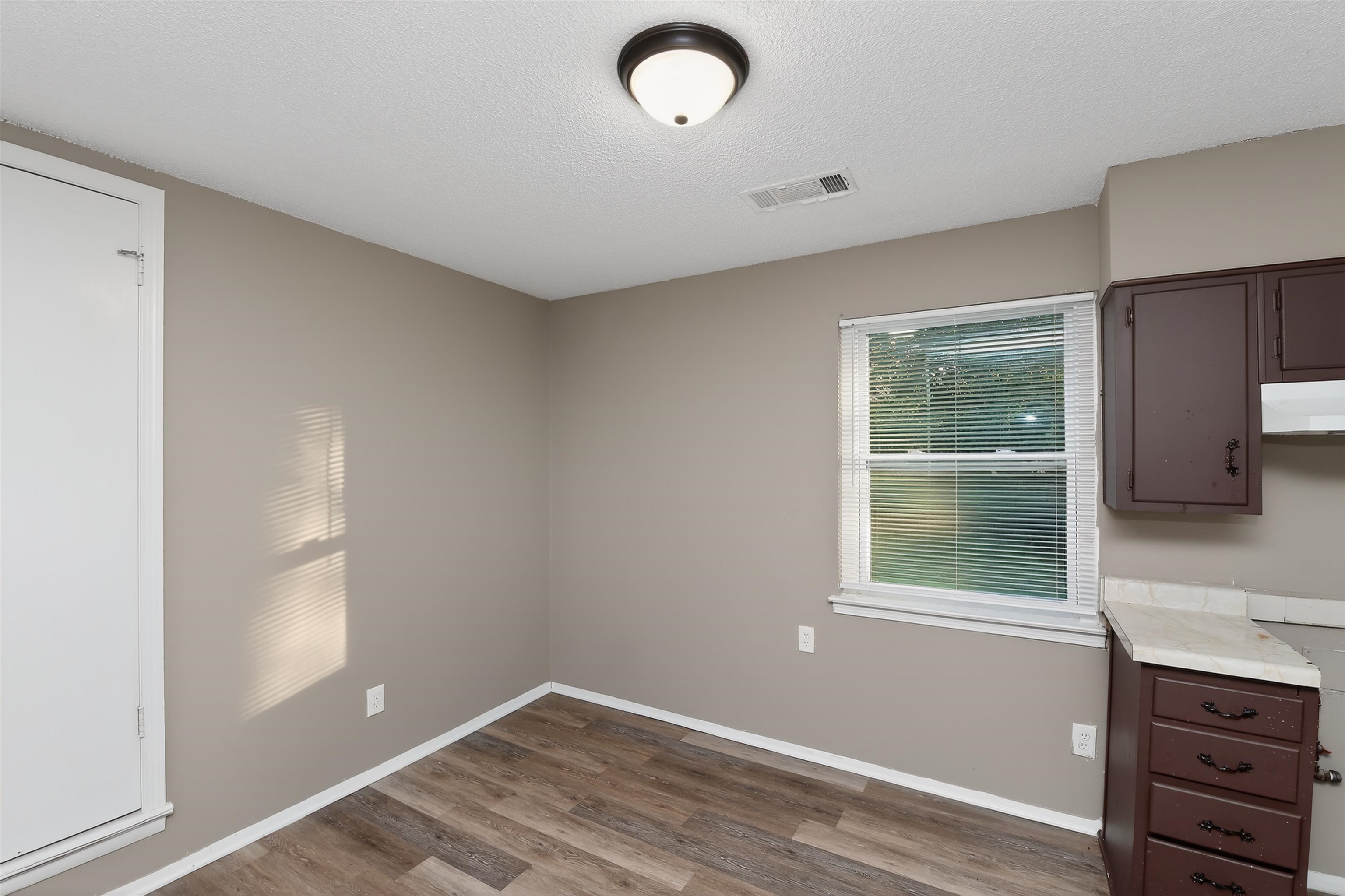 3081 Boxdale St Property Photo 6