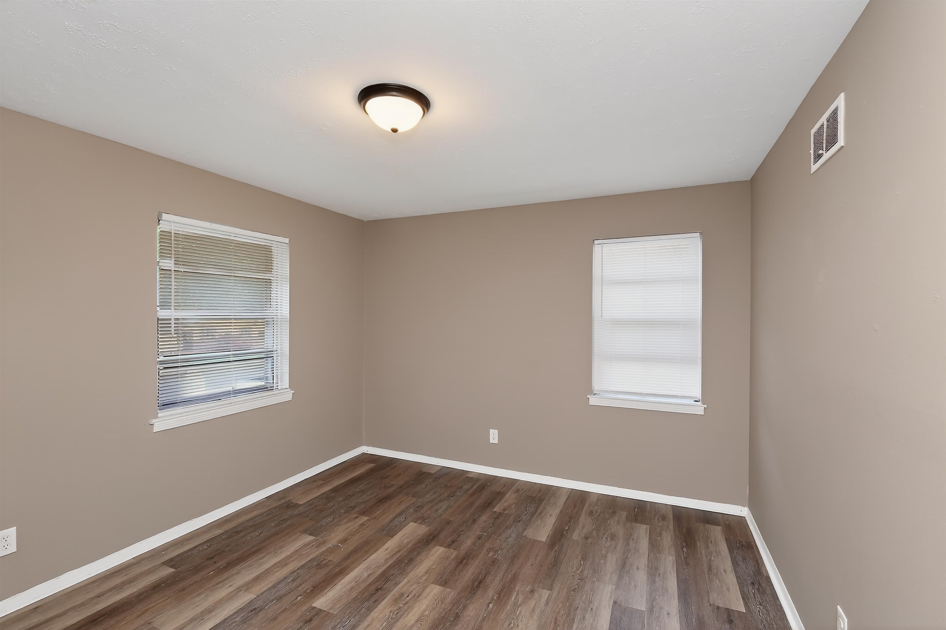 3081 Boxdale St Property Photo 9