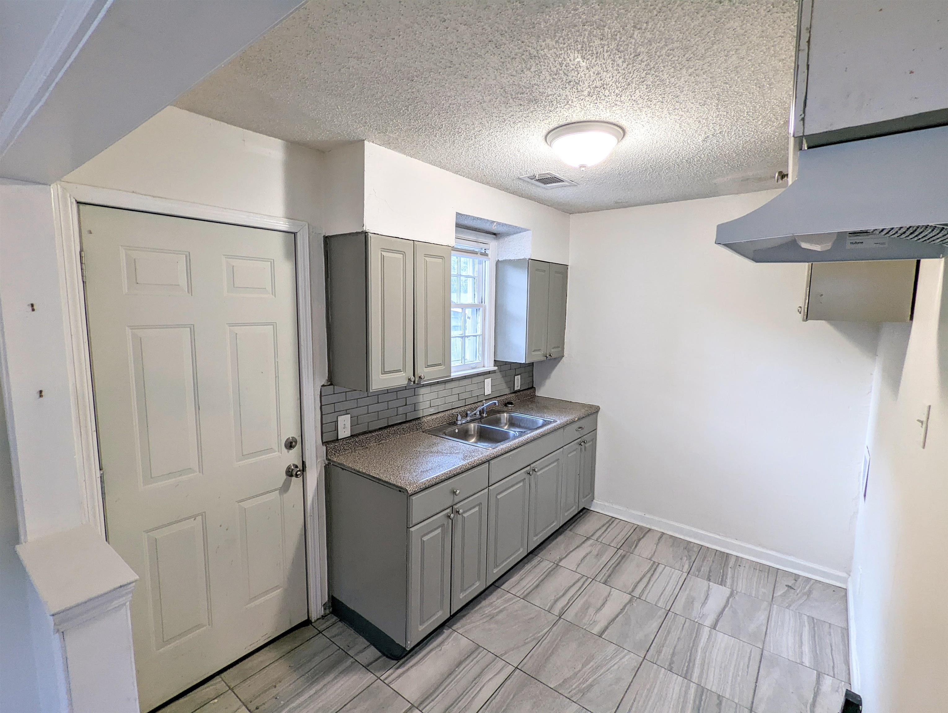 3151 Kingston St Property Photo 5