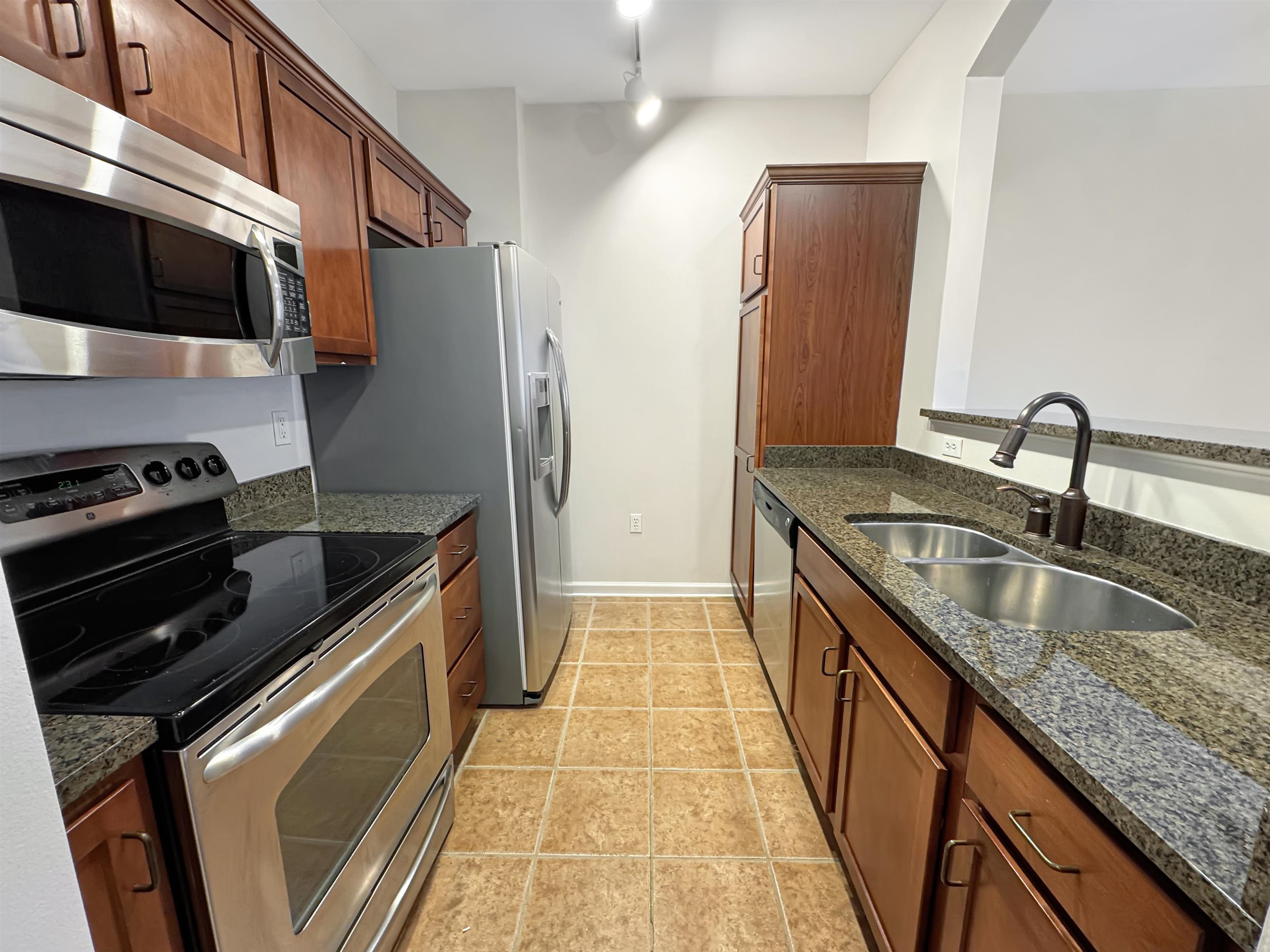 665 Tennessee St 407 Property Photo 7