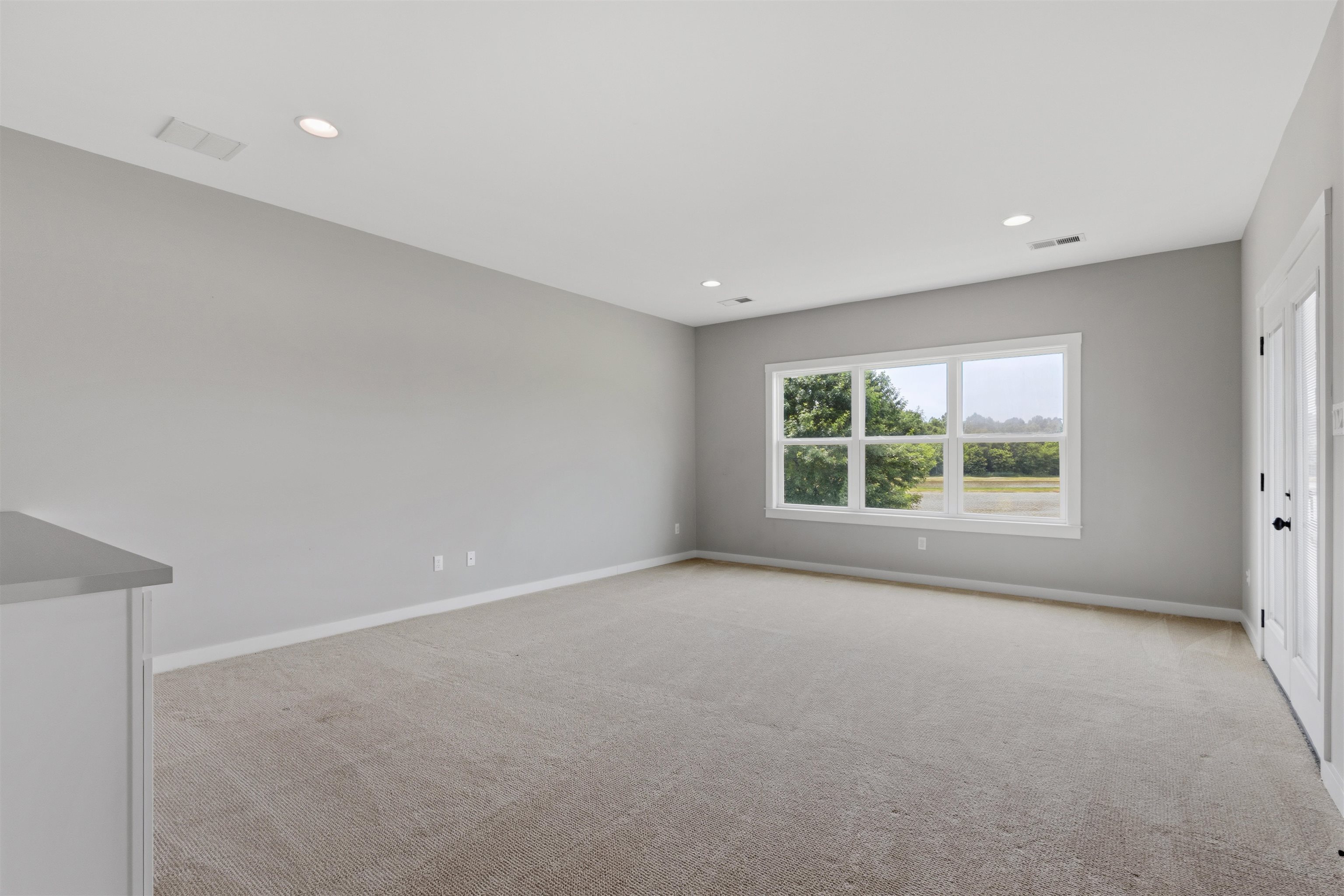 255 Lake Pointe Cv Property Photo 22