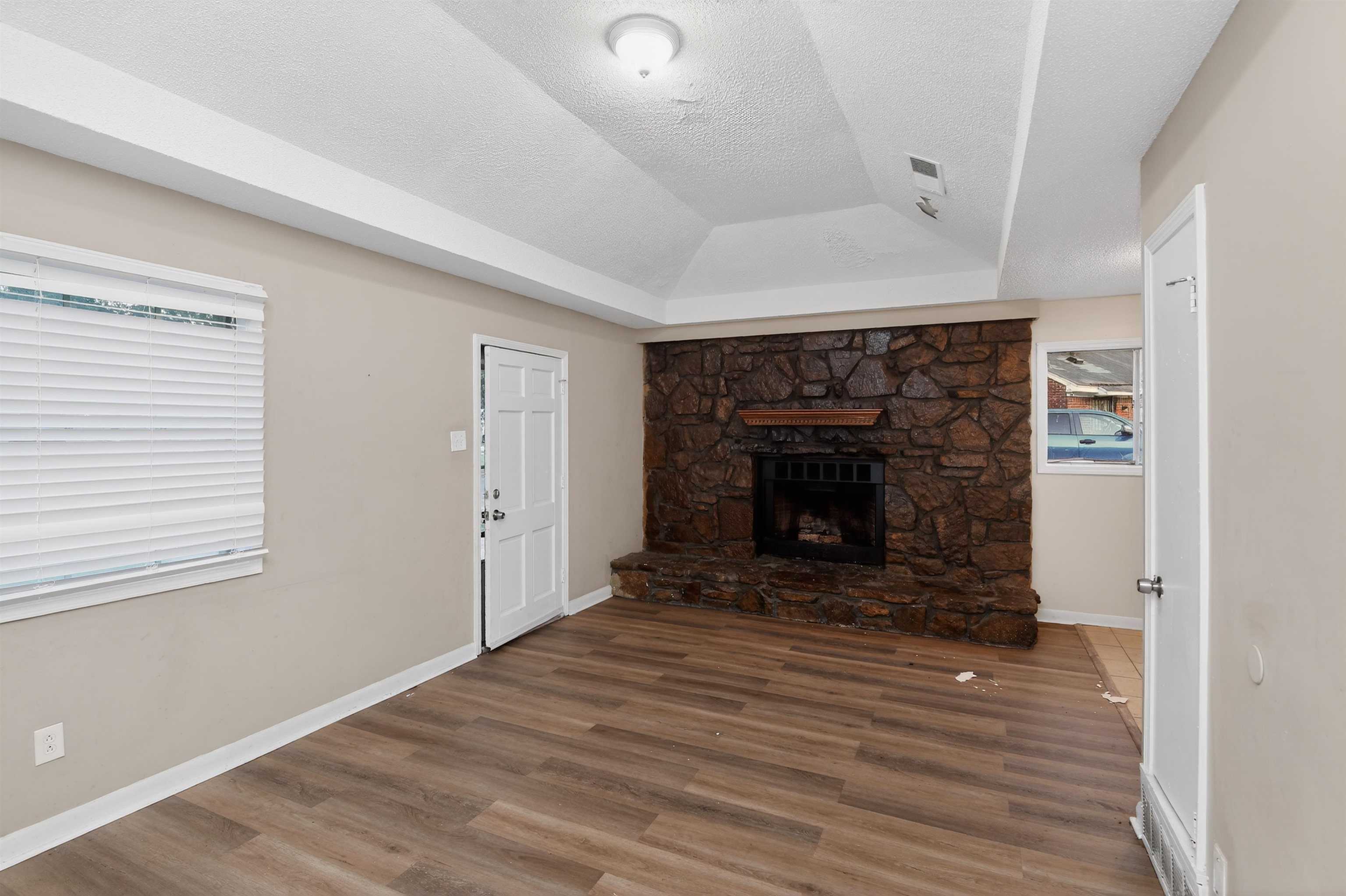 2911 Claudette Rd Property Photo 9