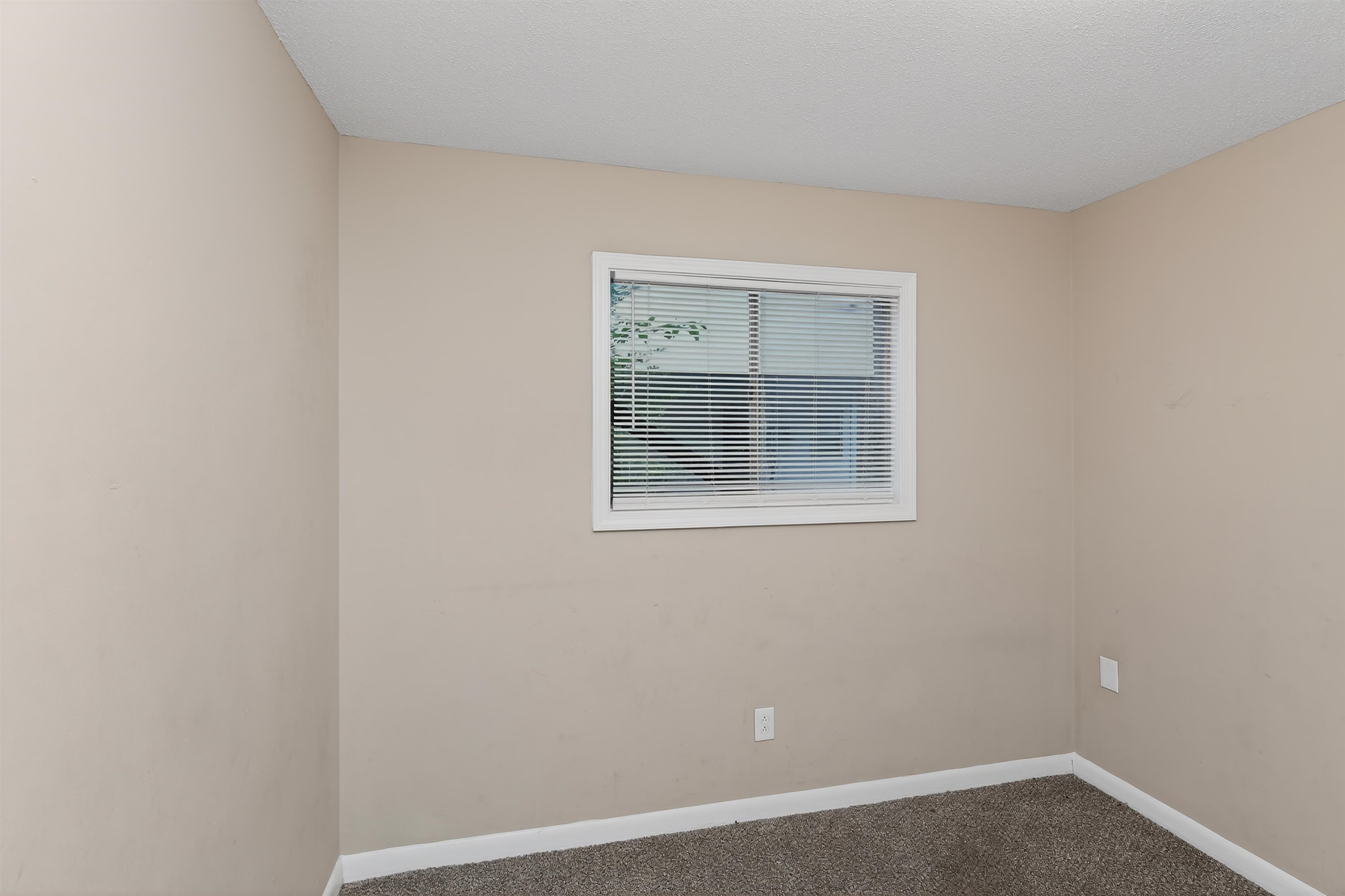 2911 Claudette Rd Property Photo 17