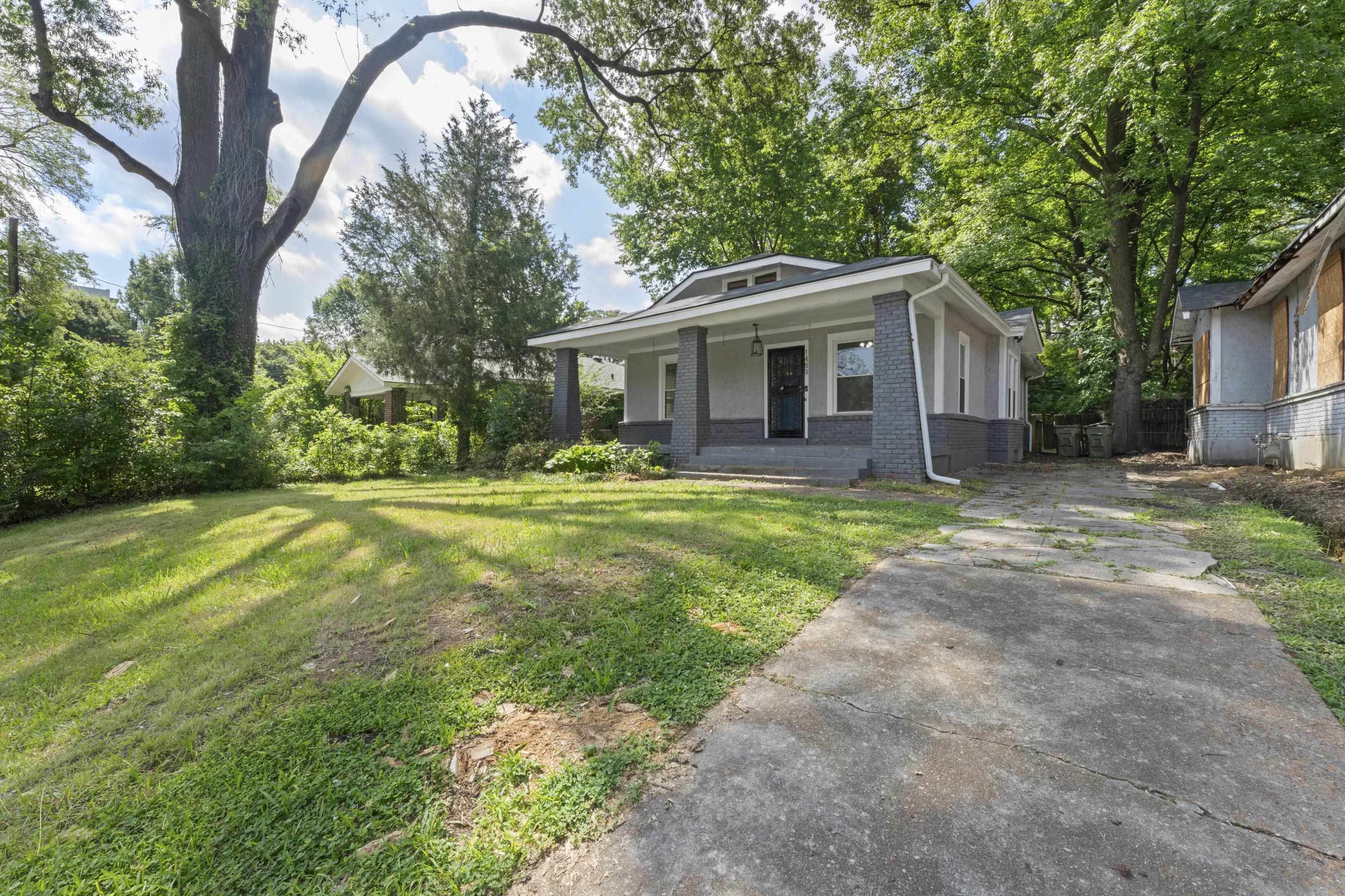 1489 Faxon Ave Property Photo 2