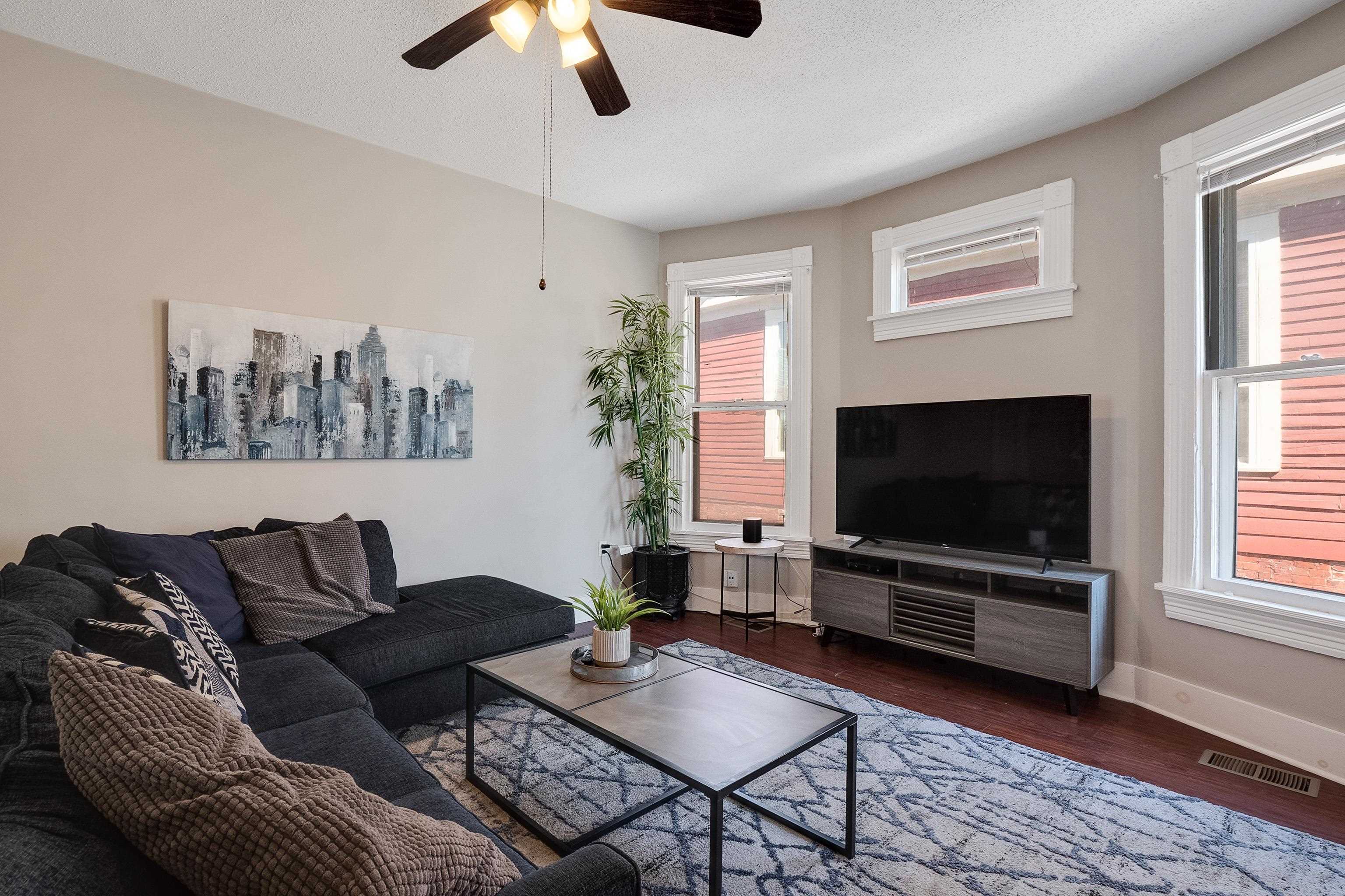 2096 Linden Ave Property Photo 10