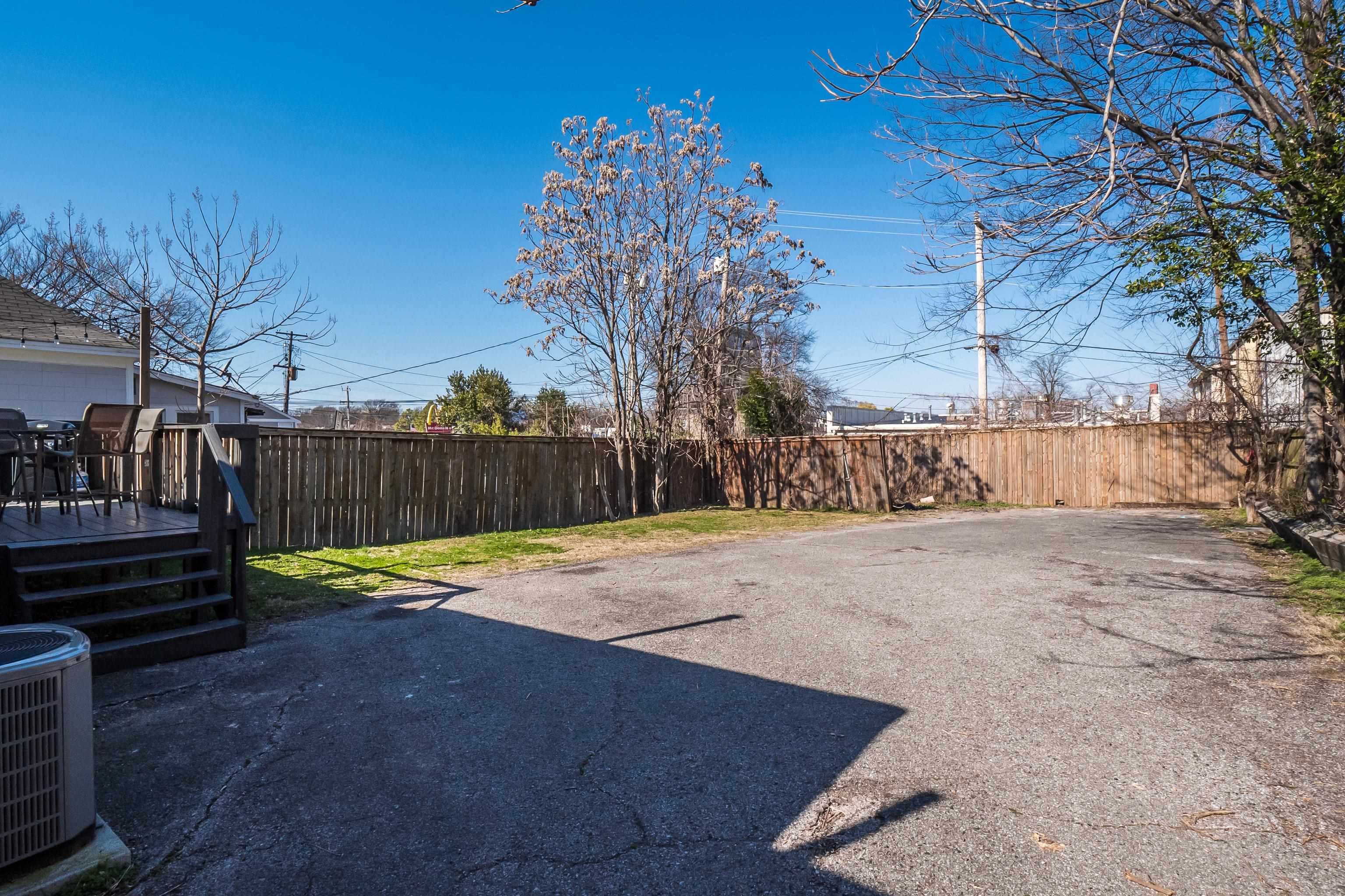 2096 Linden Ave Property Photo 27