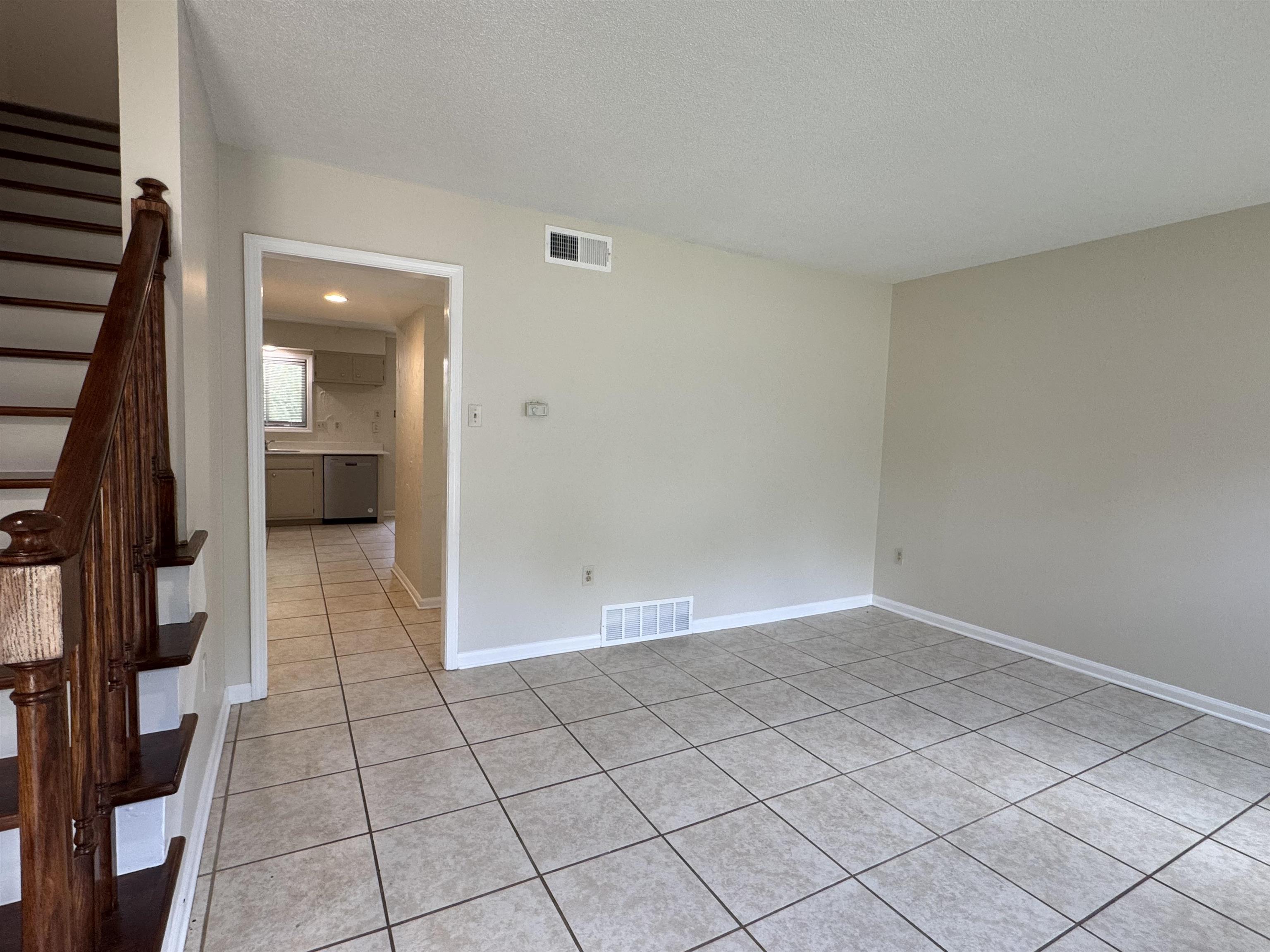 5659 Hinton Pl Property Photo 4
