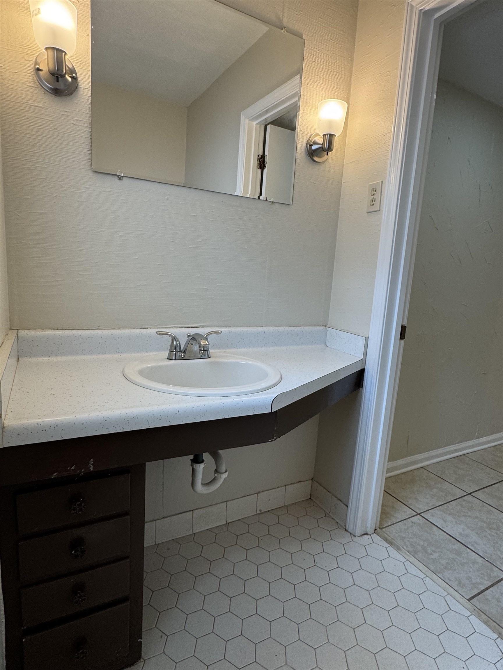 5659 Hinton Pl Property Photo 10