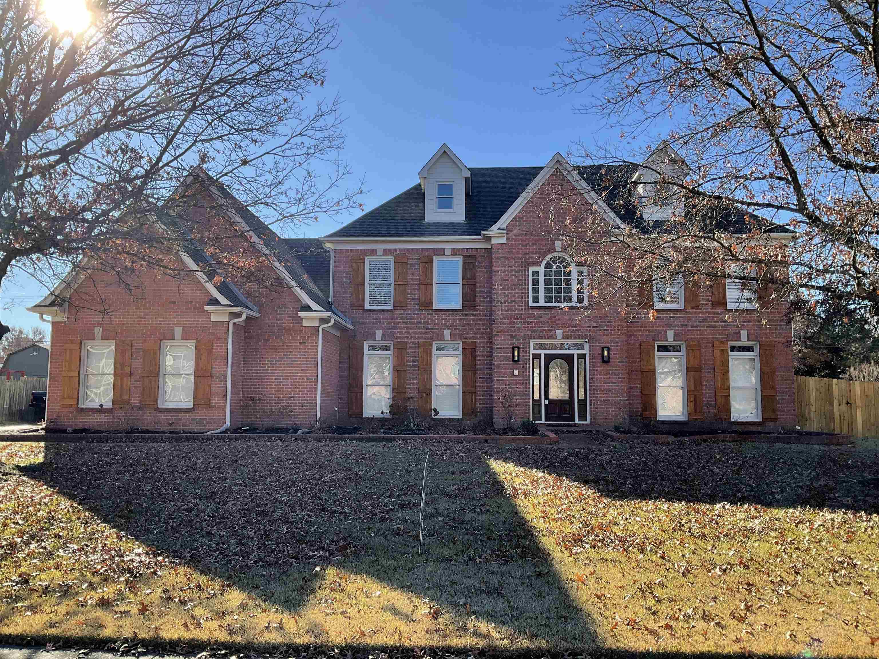 911 HATTON ST Property Photo 1