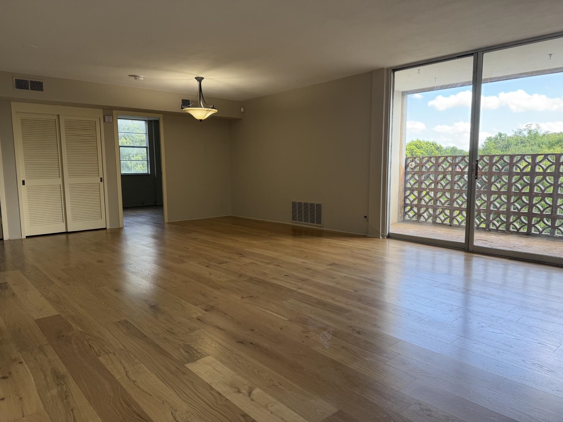 2277 Union Ave 611 Property Photo 10