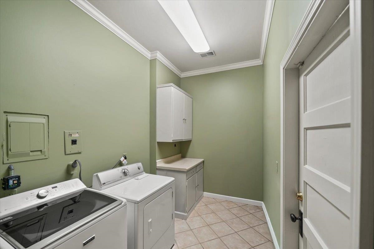 410 Holmes Cir Property Photo 11