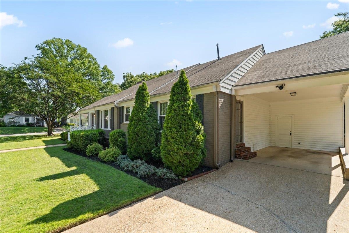 410 Holmes Cir Property Photo 12