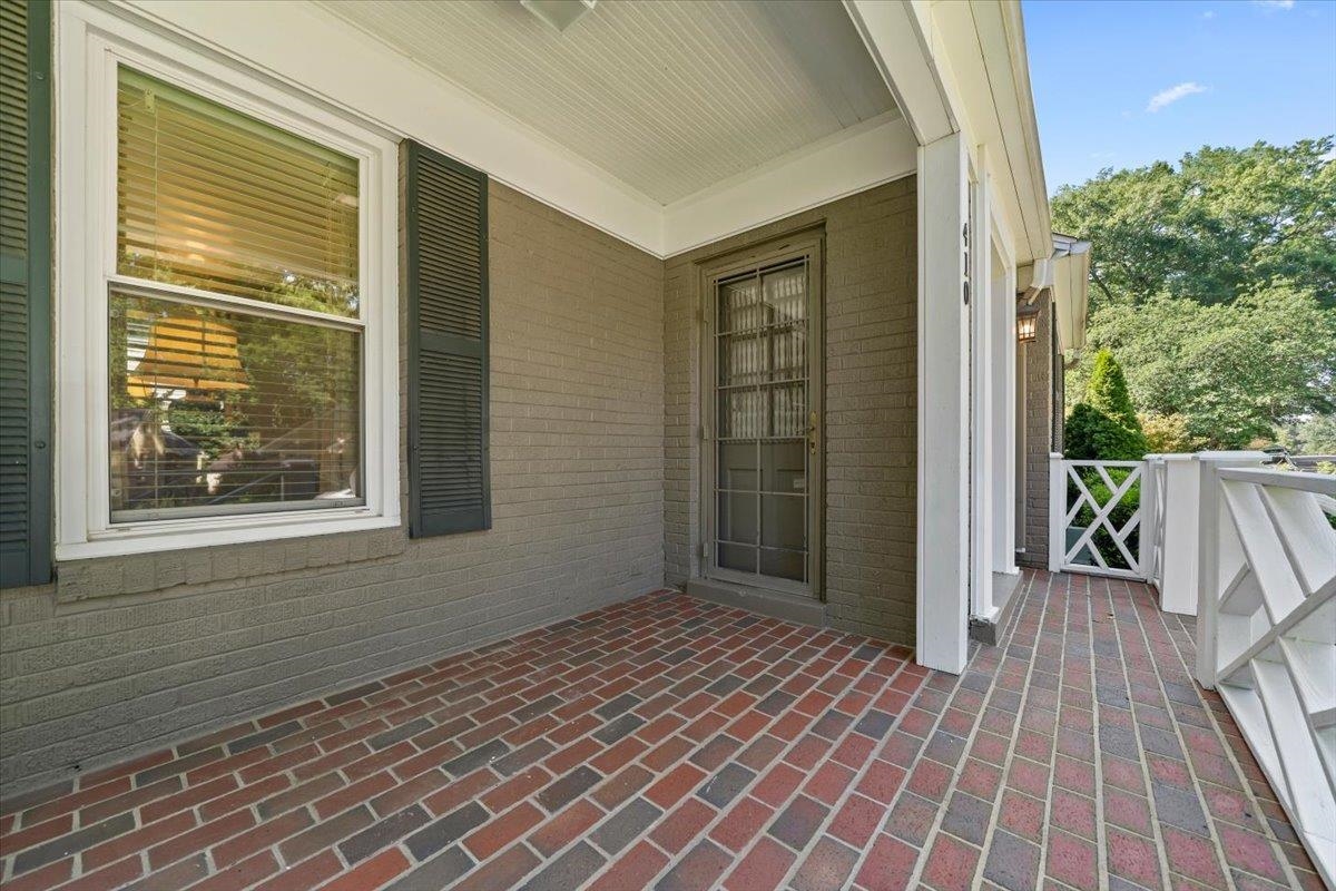 410 Holmes Cir Property Photo 17