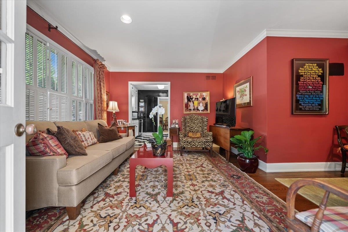 410 Holmes Cir Property Photo 24
