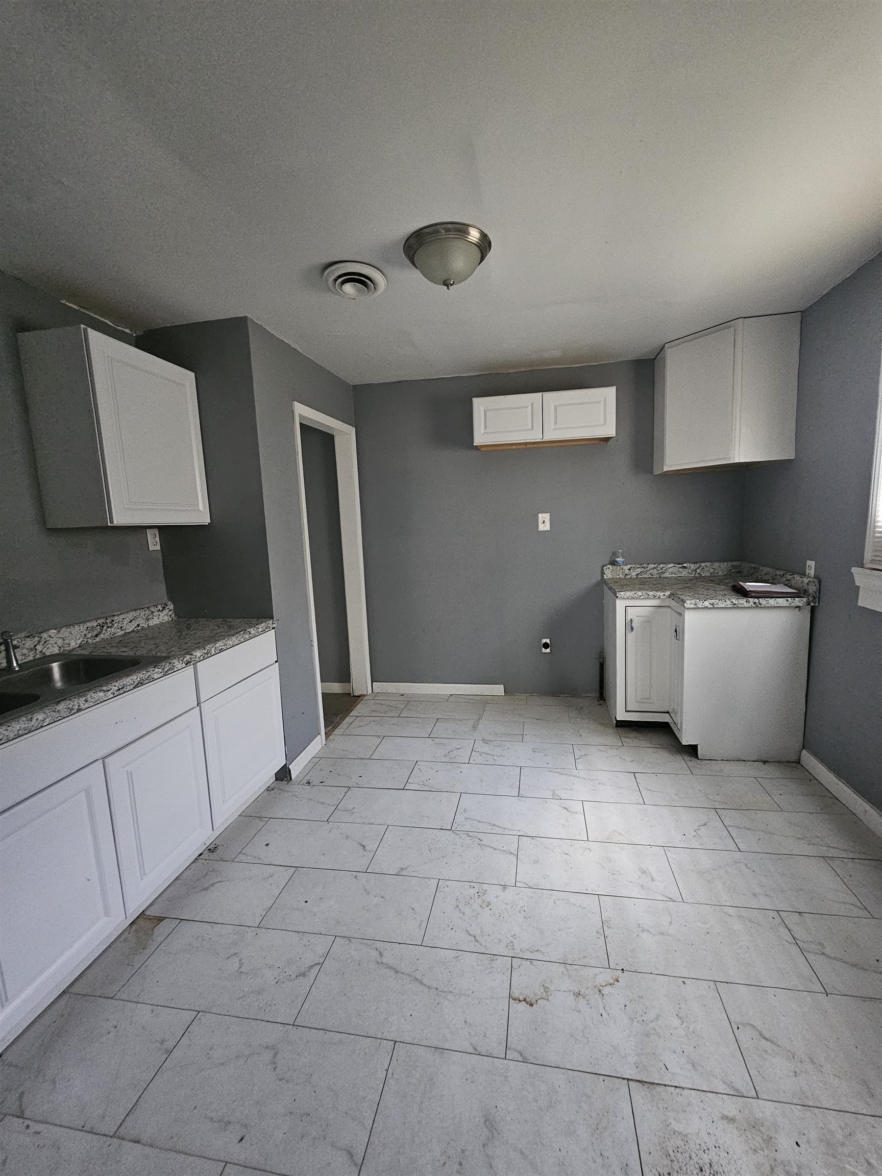 2059 Swift St Property Photo 5