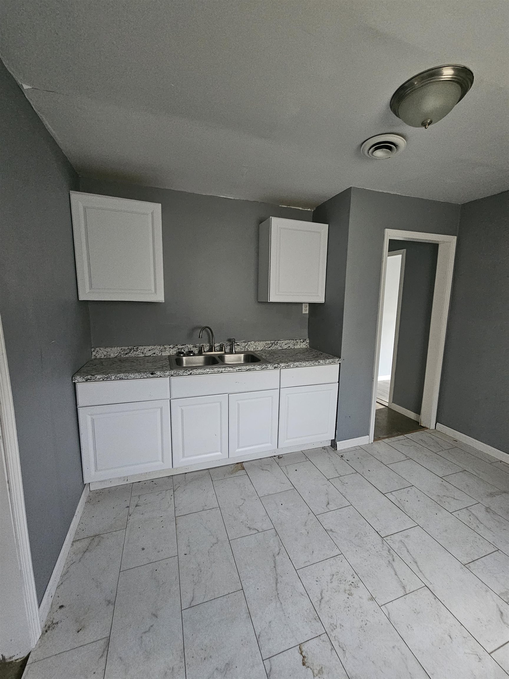2059 Swift St Property Photo 6