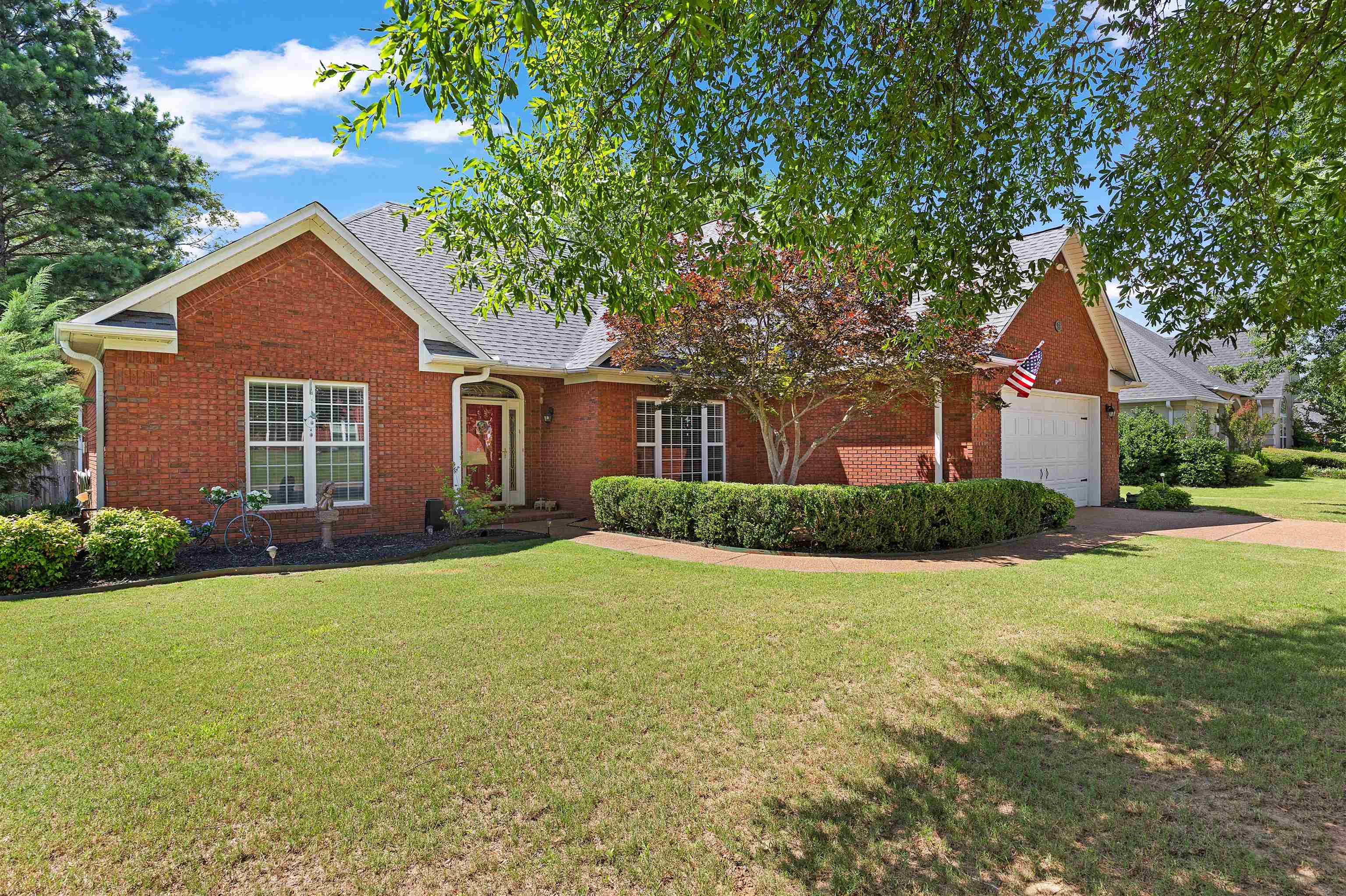 98 Wentworth Dr Property Photo 2