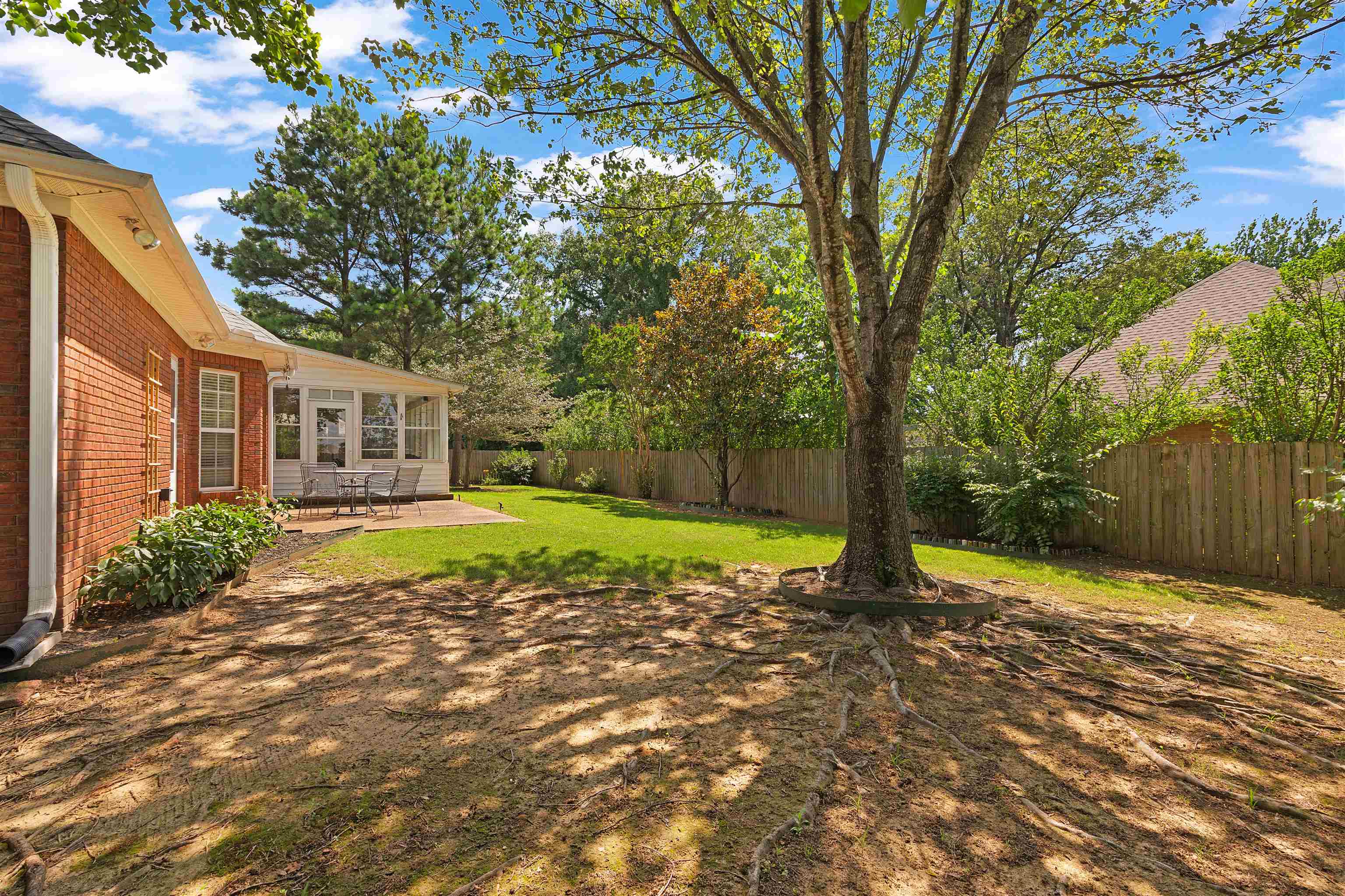 98 Wentworth Dr Property Photo 3