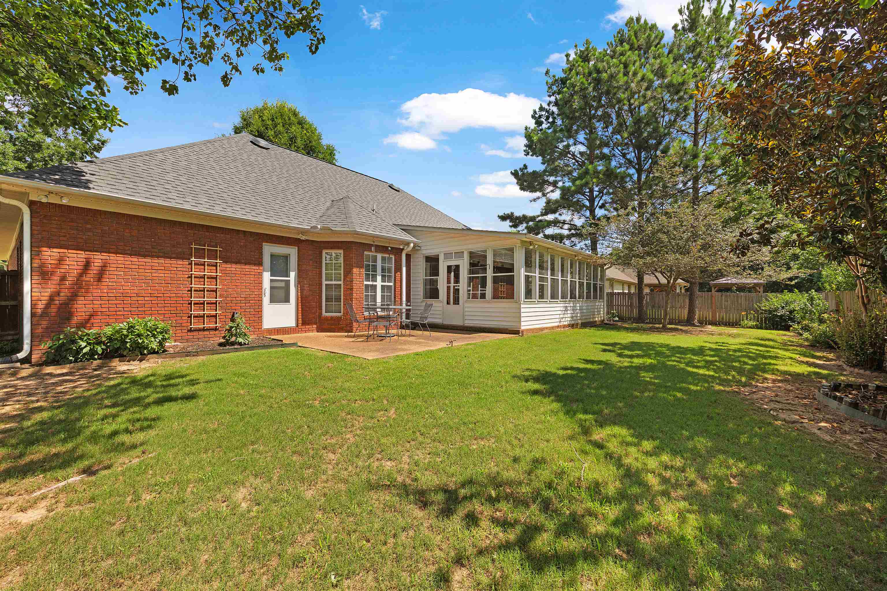 98 Wentworth Dr Property Photo 4