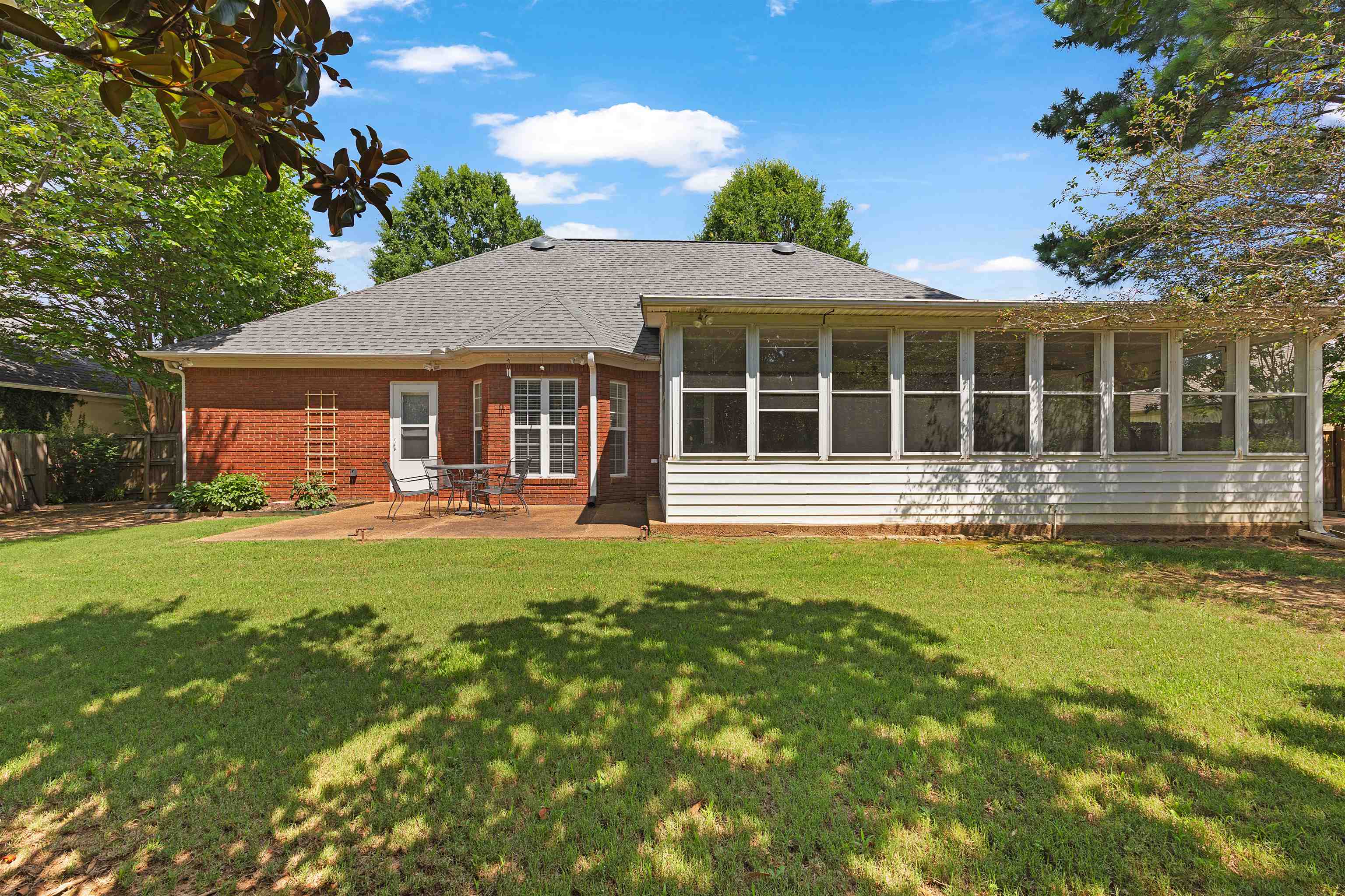 98 Wentworth Dr Property Photo 5