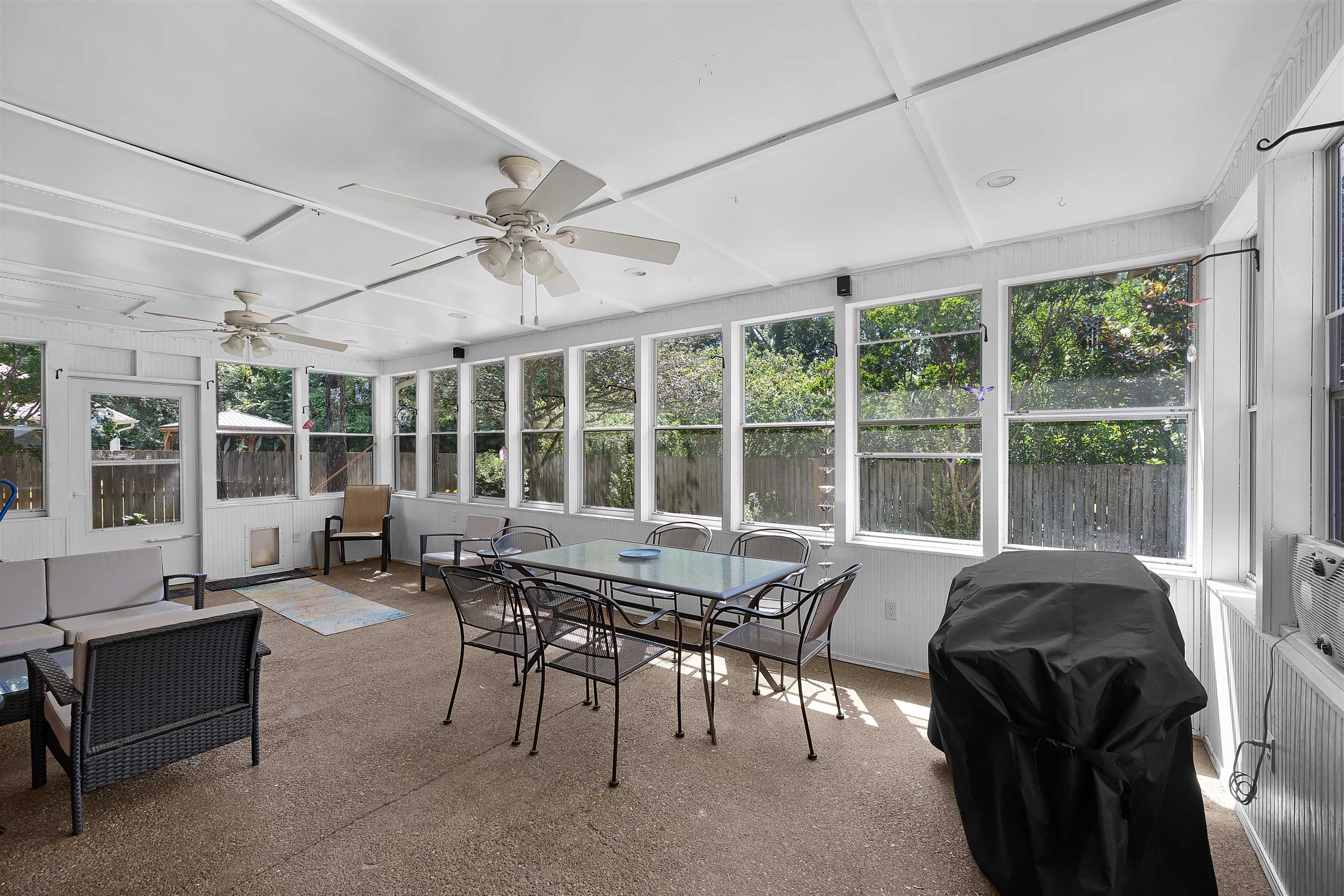 98 Wentworth Dr Property Photo 6