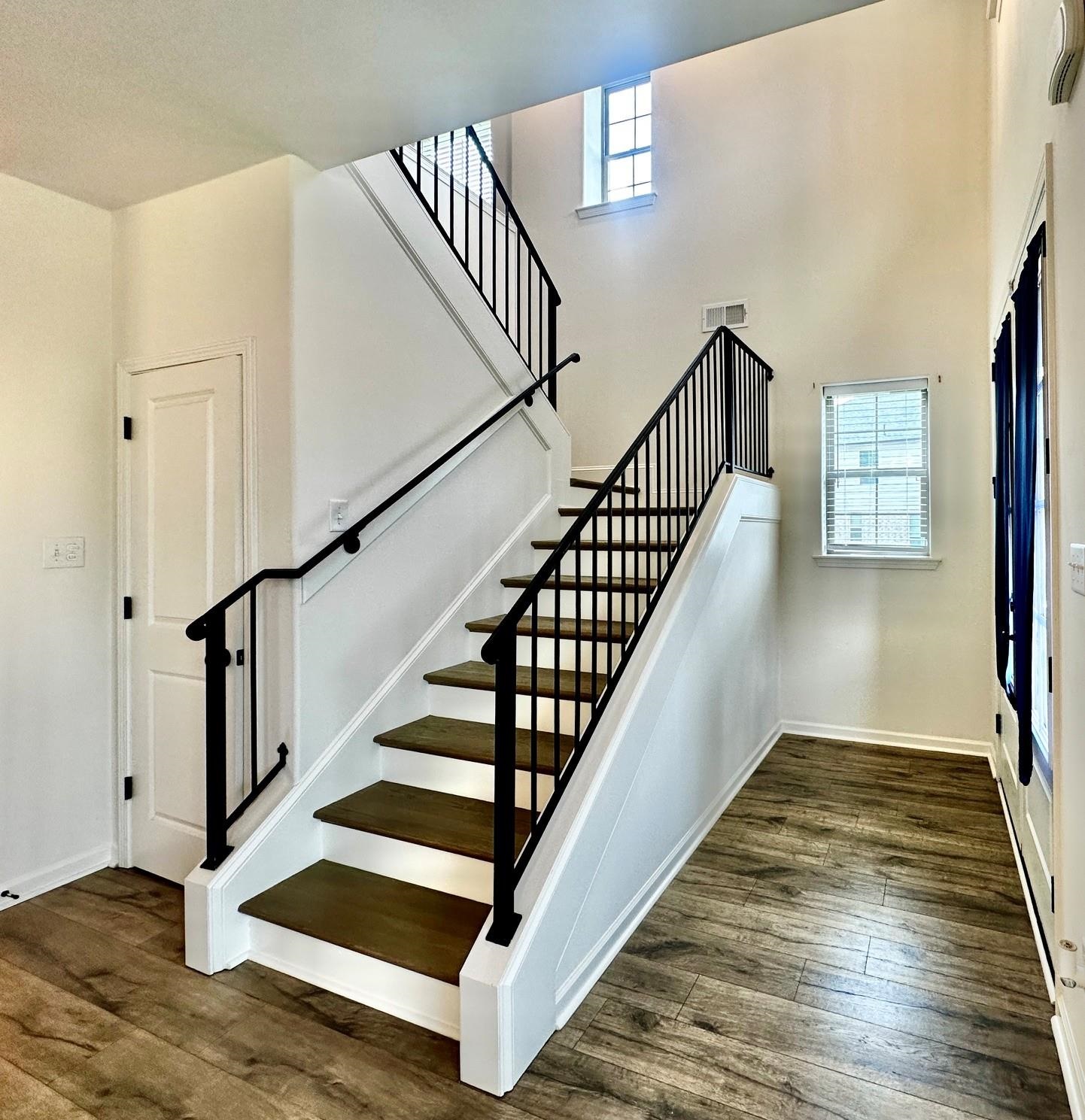 10131 Sterling Ridge Dr Property Photo 2