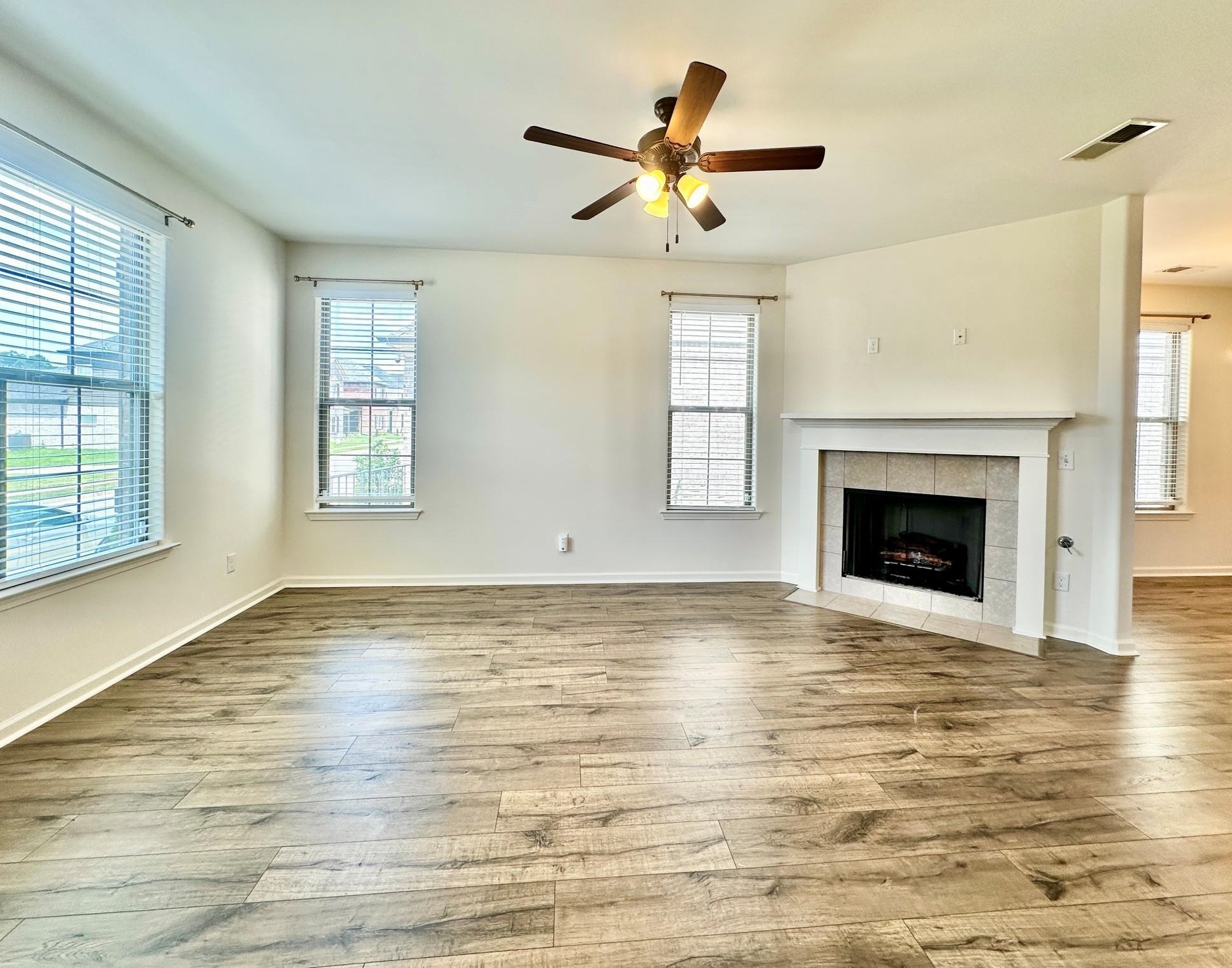 10131 Sterling Ridge Dr Property Photo 4