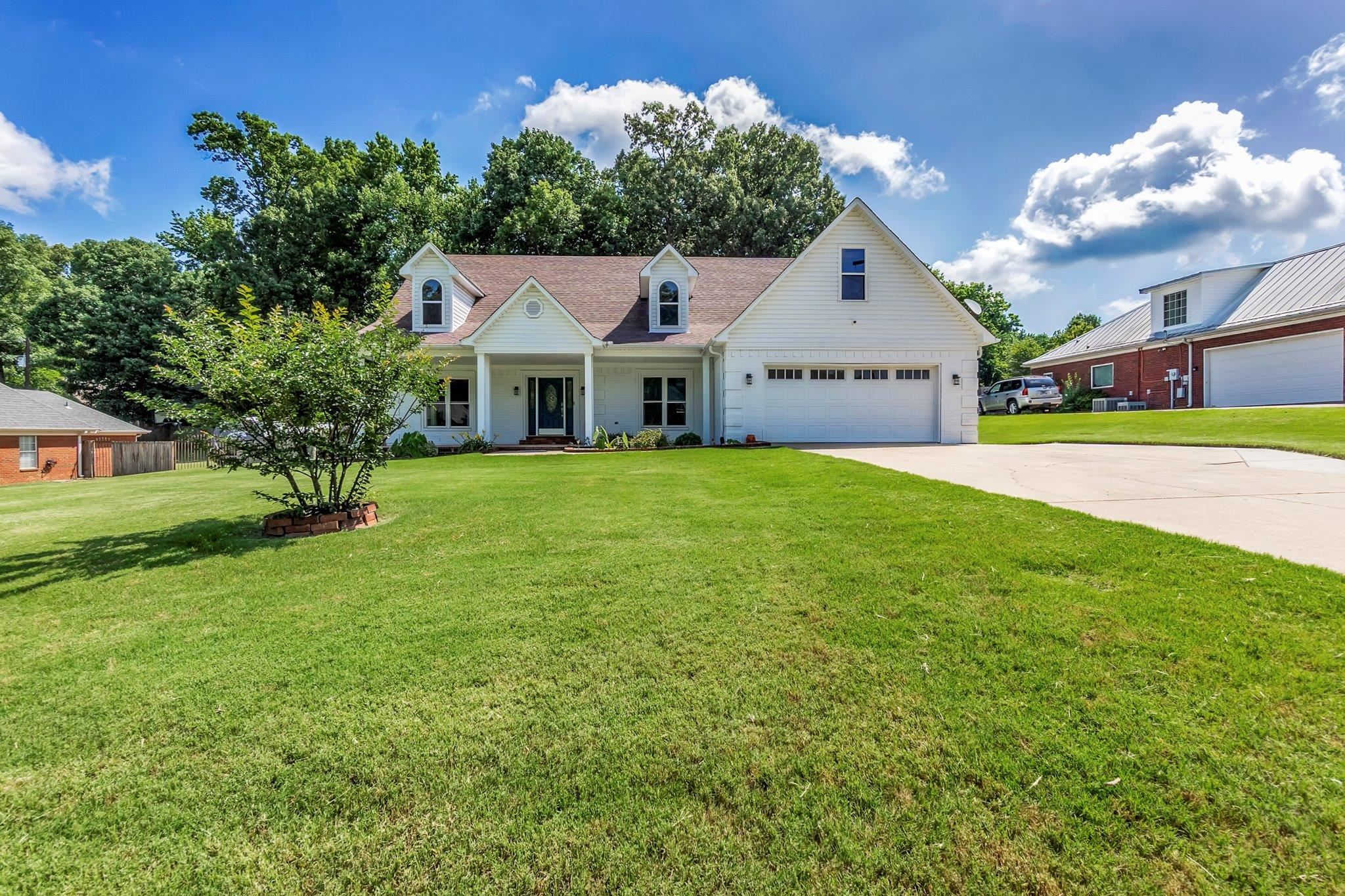 148 Claire Dr Property Photo 1