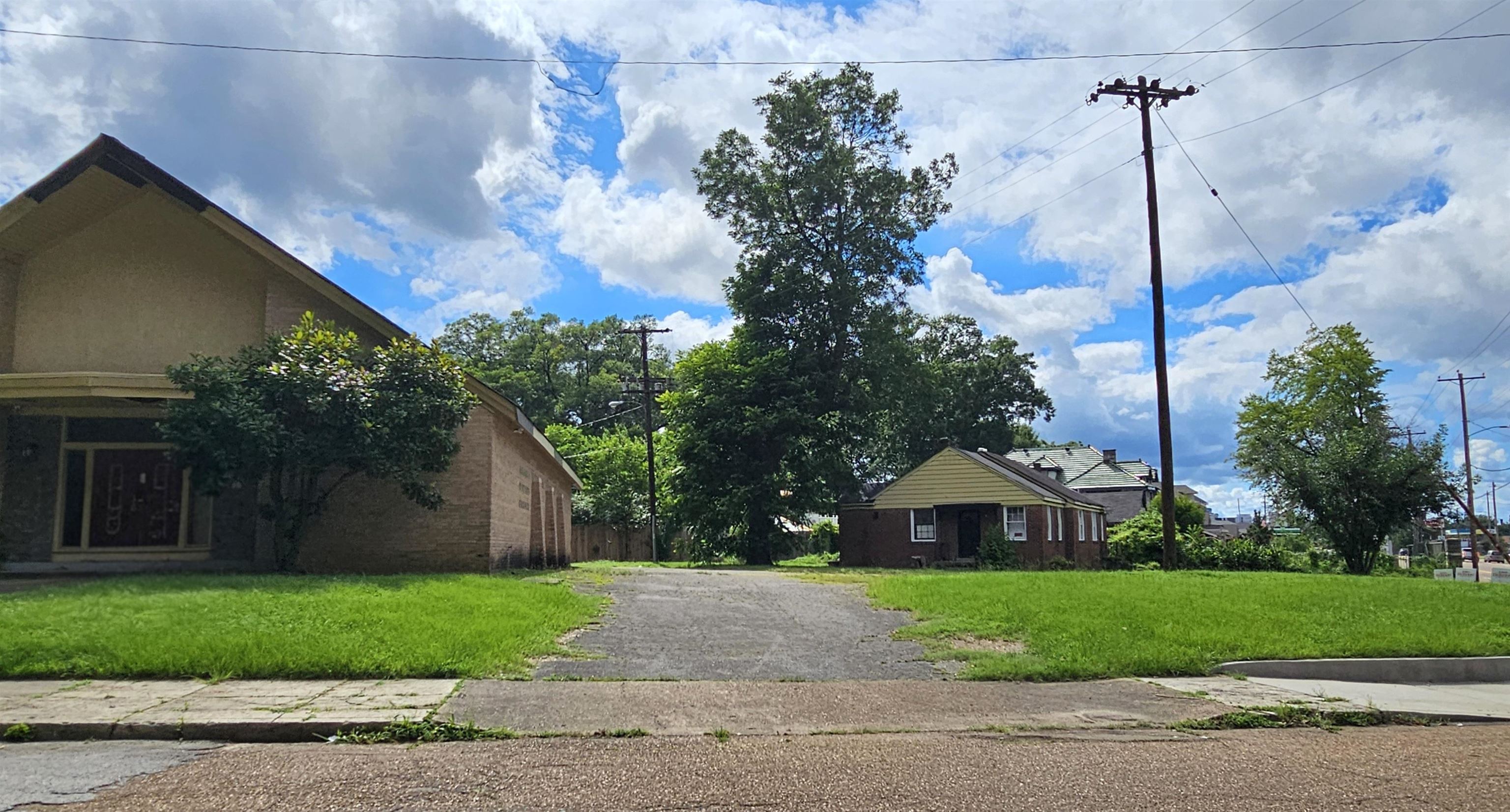 1293 Lamar Ave Property Photo 2