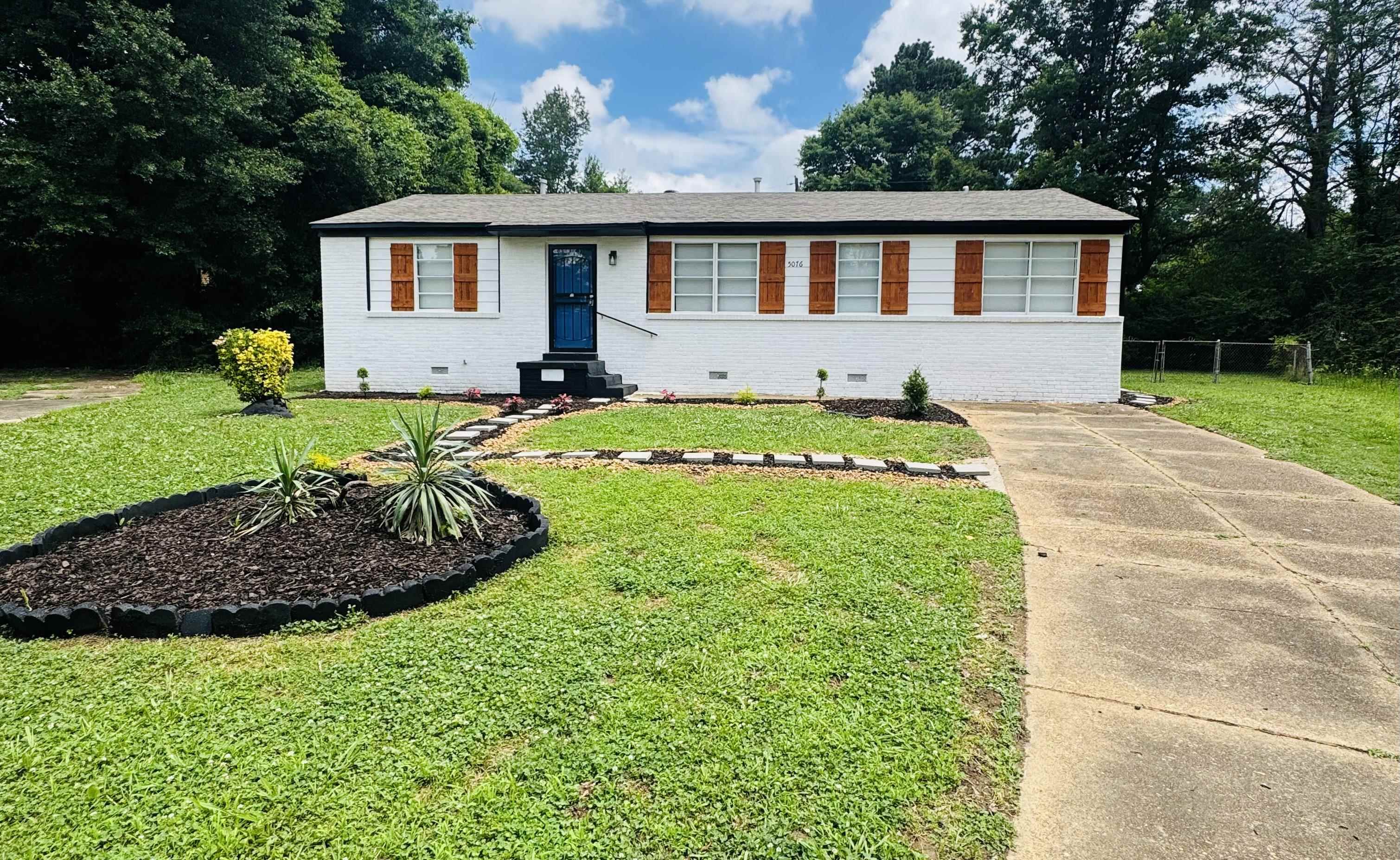5076 Newton Dr Property Photo 1