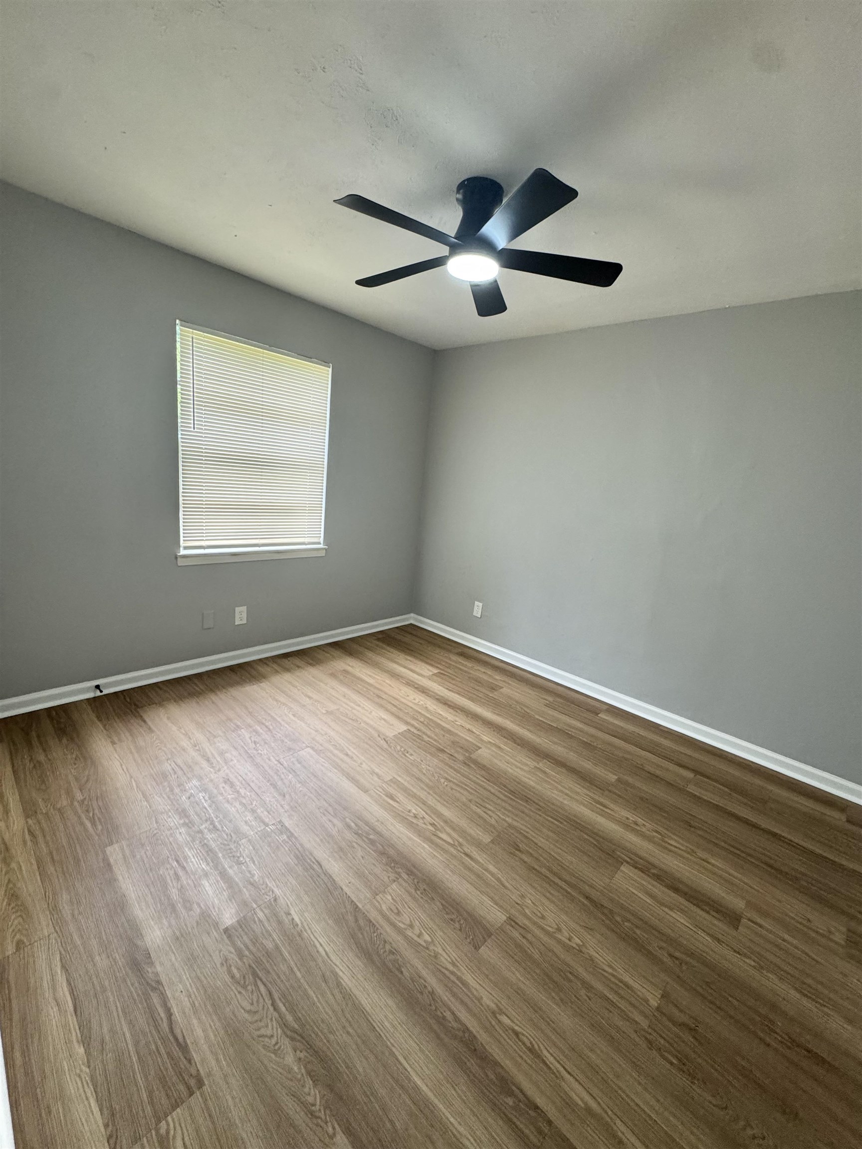 5076 Newton Dr Property Photo 7