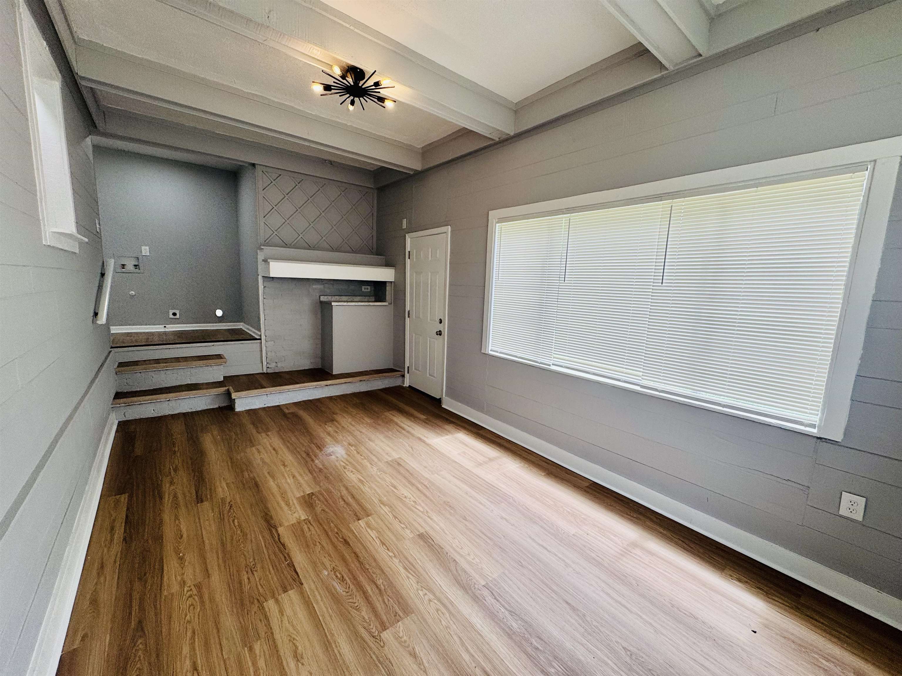 5076 Newton Dr Property Photo 9