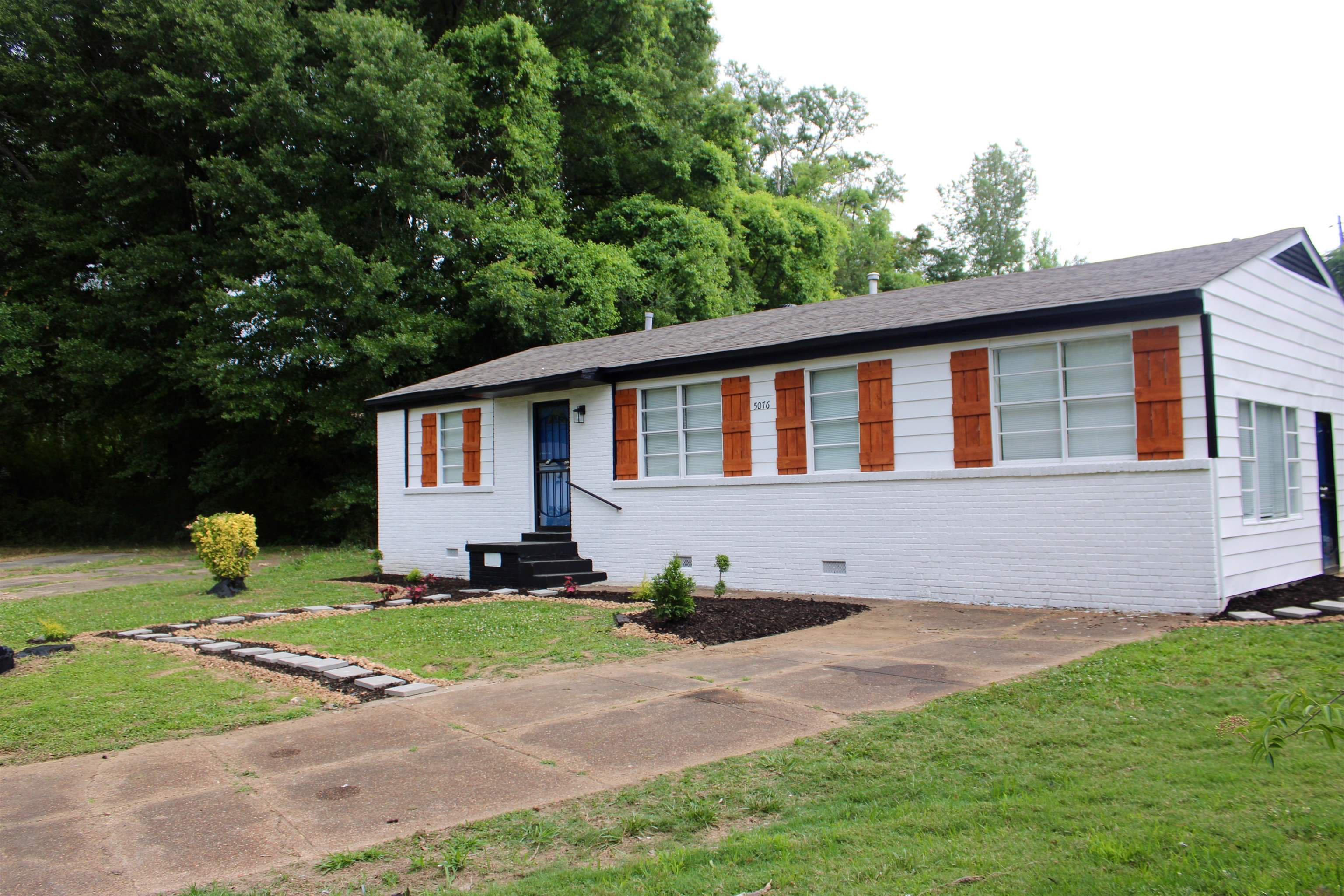 5076 Newton Dr Property Photo 13