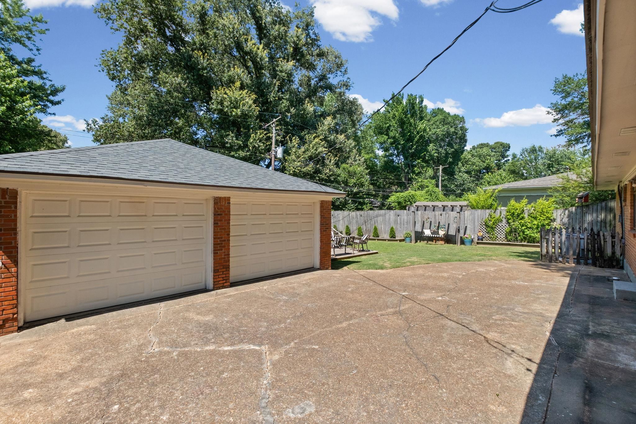 5030 Welchshire Ave Property Photo 4