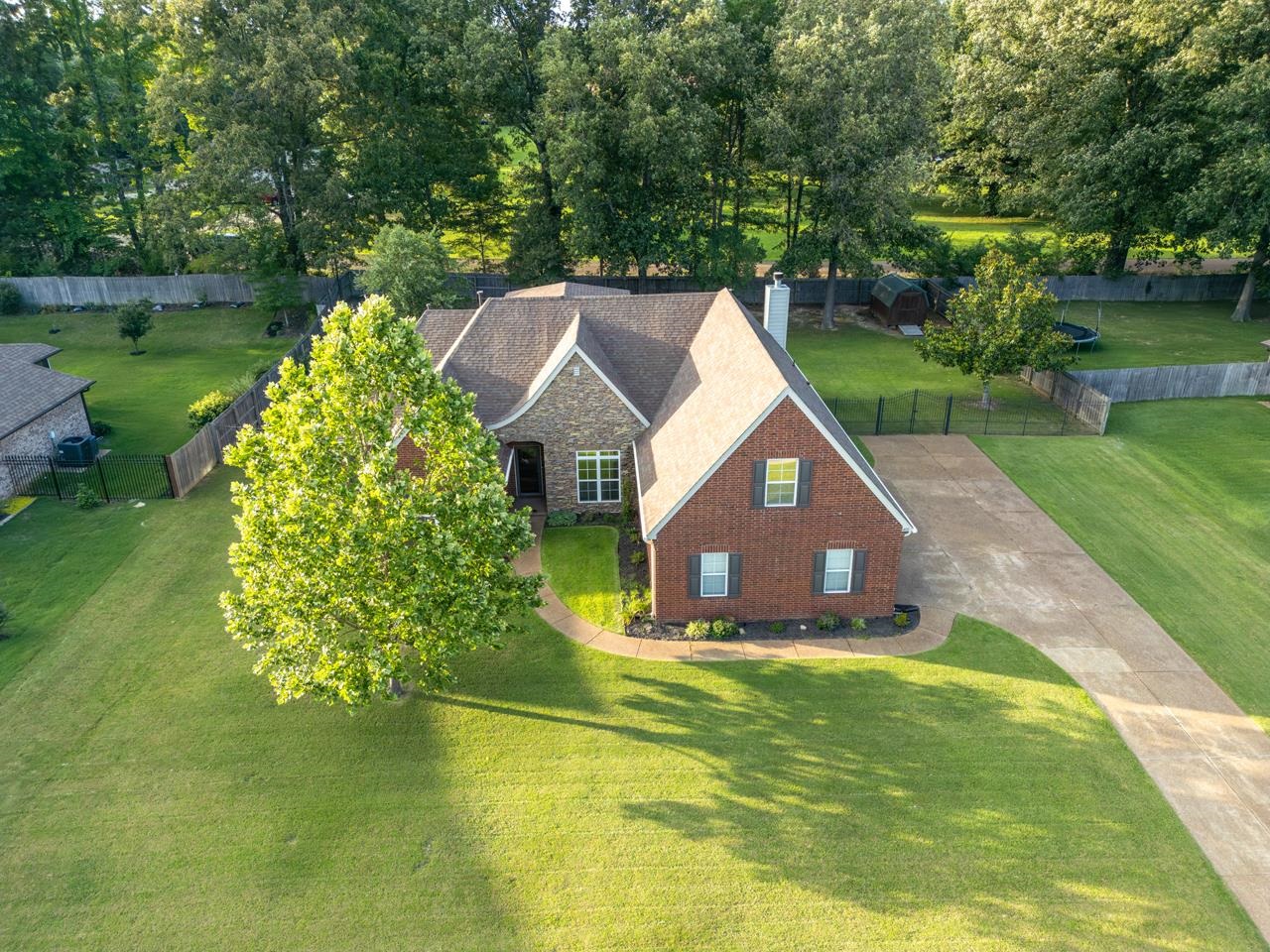 400 Eagle Valley Dr Property Photo 2