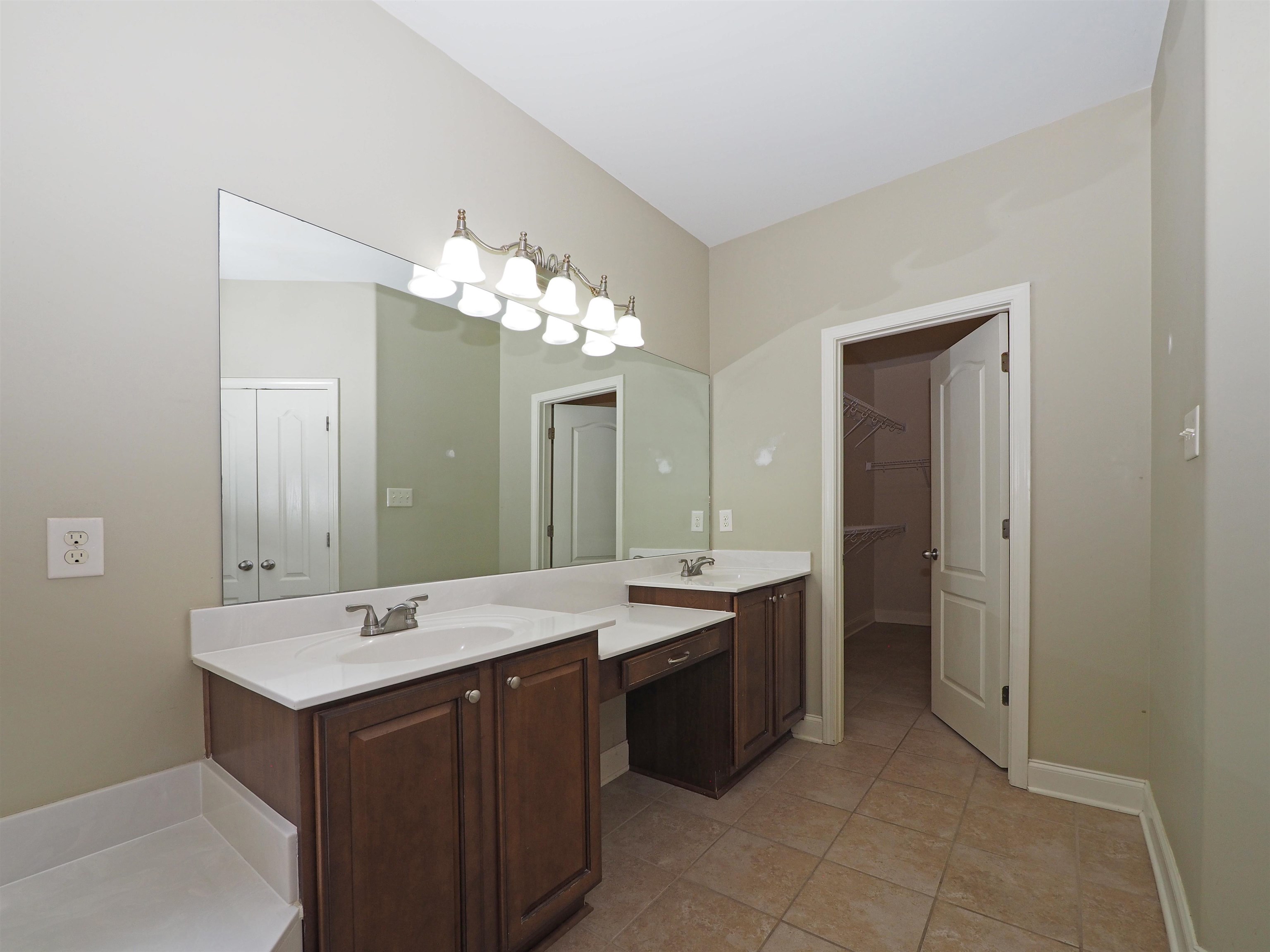 400 Eagle Valley Dr Property Photo 18