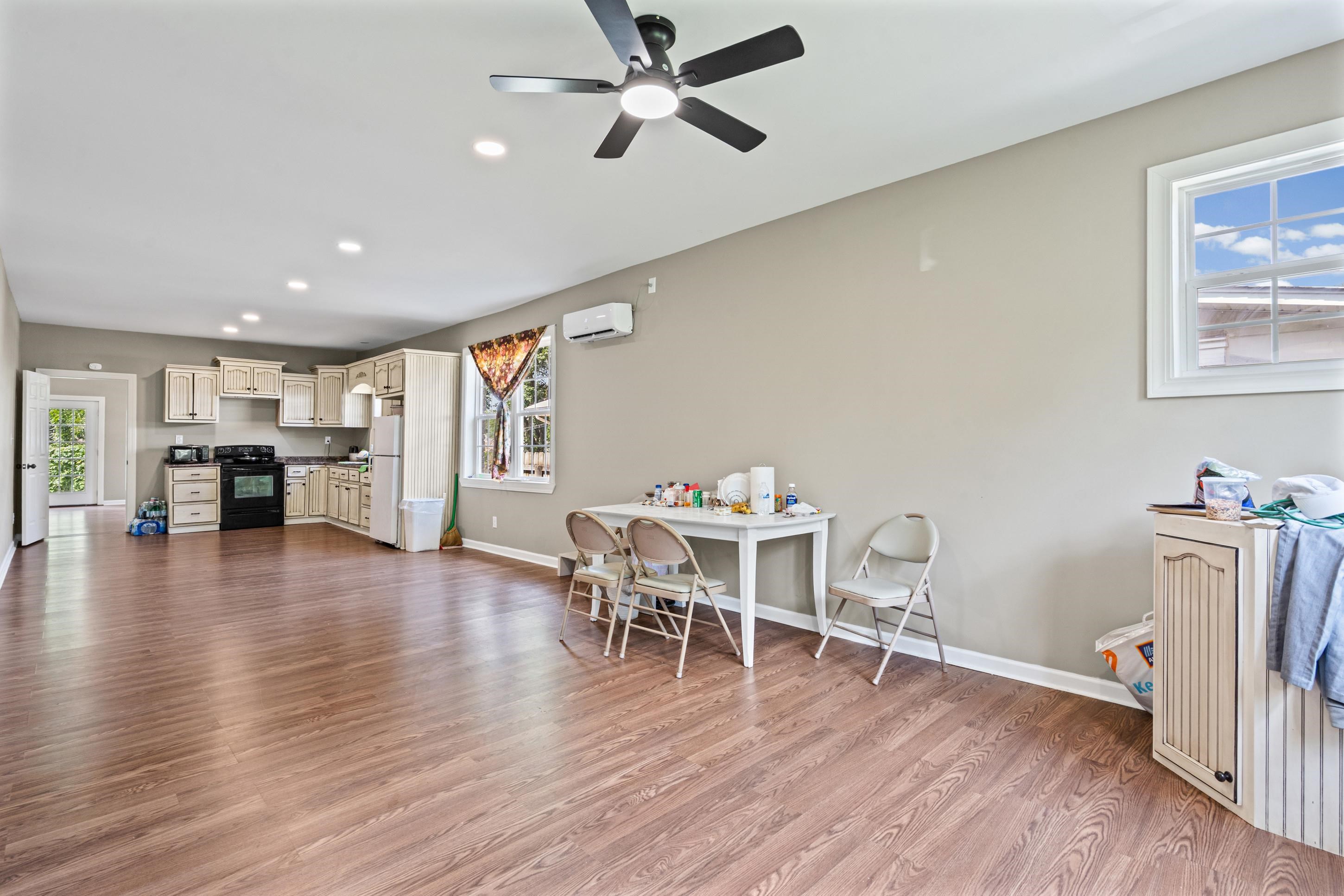 3526 Powell Ave Property Photo 5