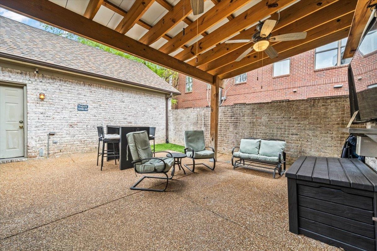 4 Mina Ave Property Photo 2