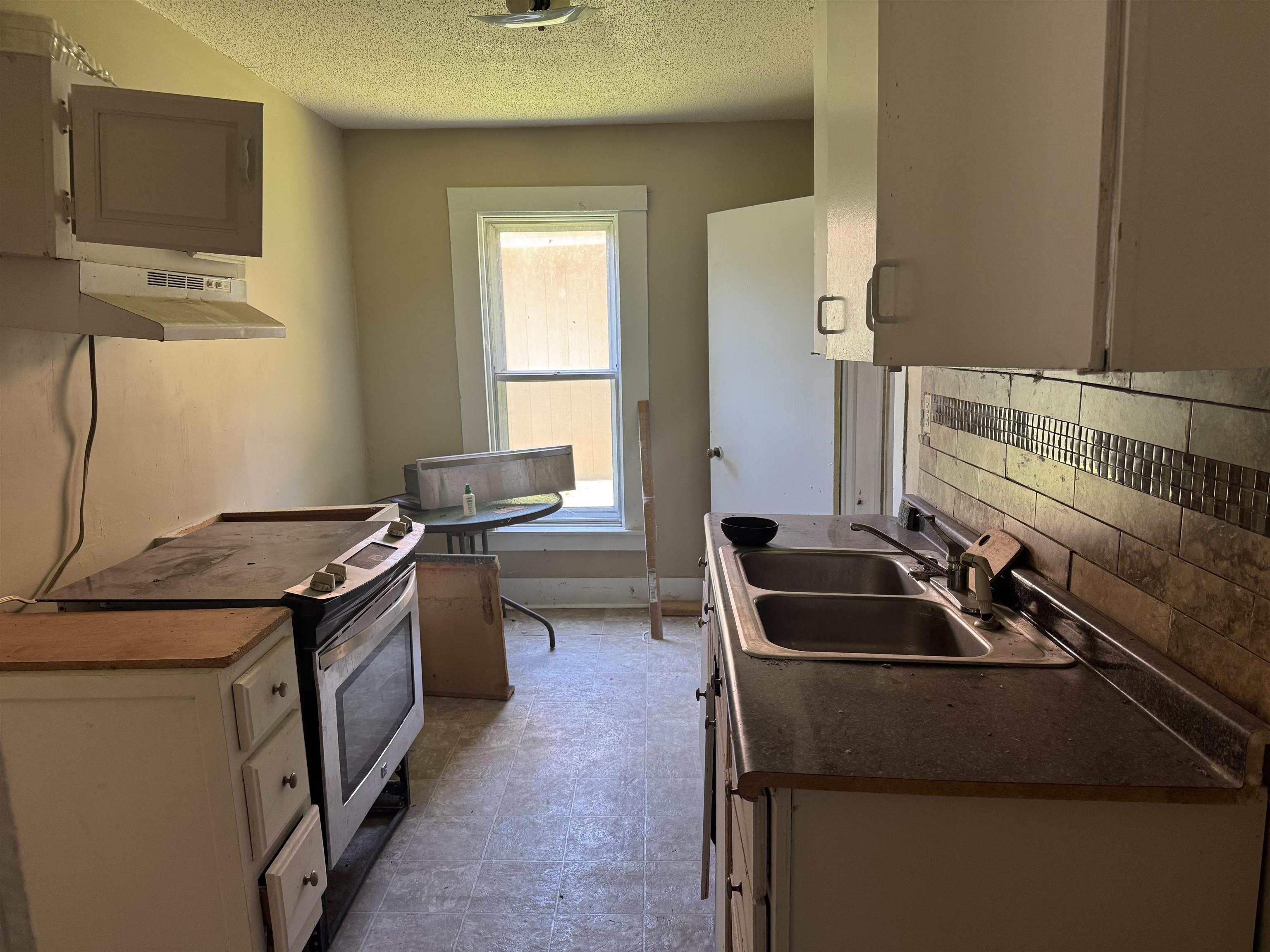 1616 Harmen St Property Photo 7