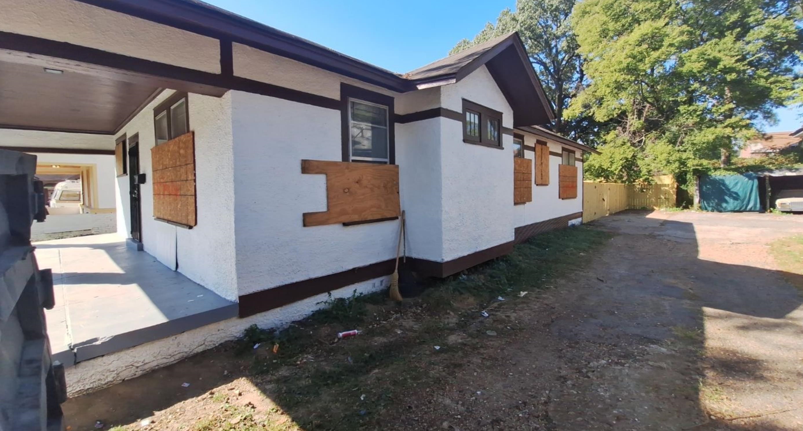 1165 Rayner St Property Photo 5