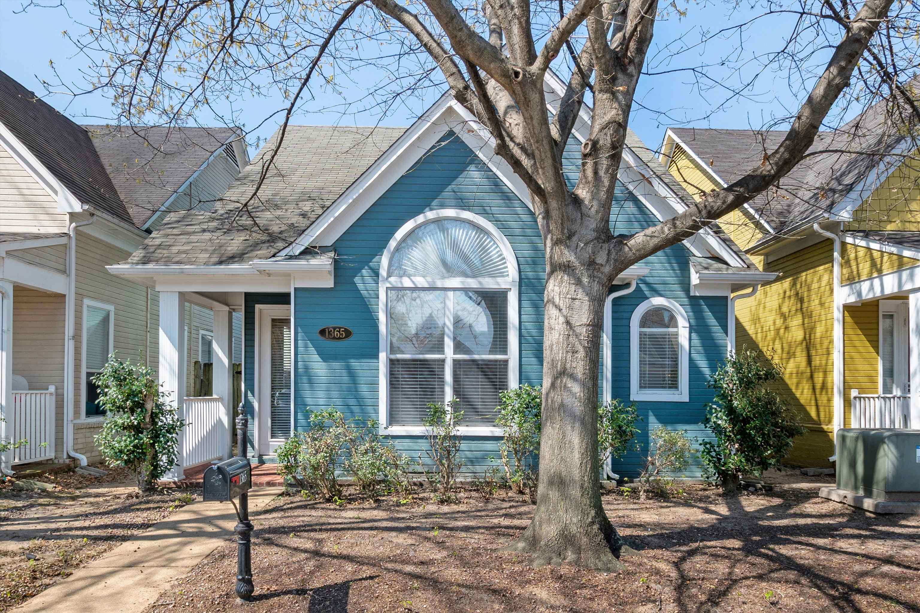 1365 HARBOR PARK DR Property Photo 1