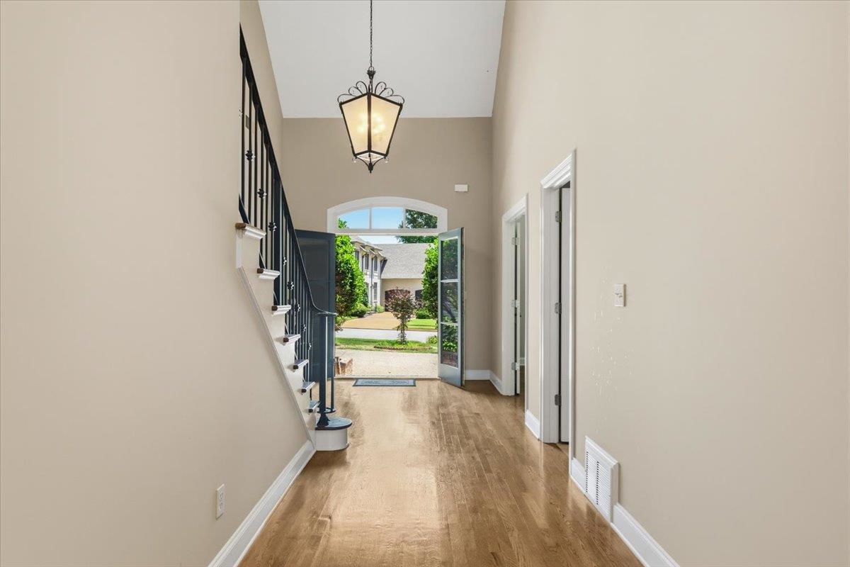 10211 Carnegie Club Dr Property Photo 6