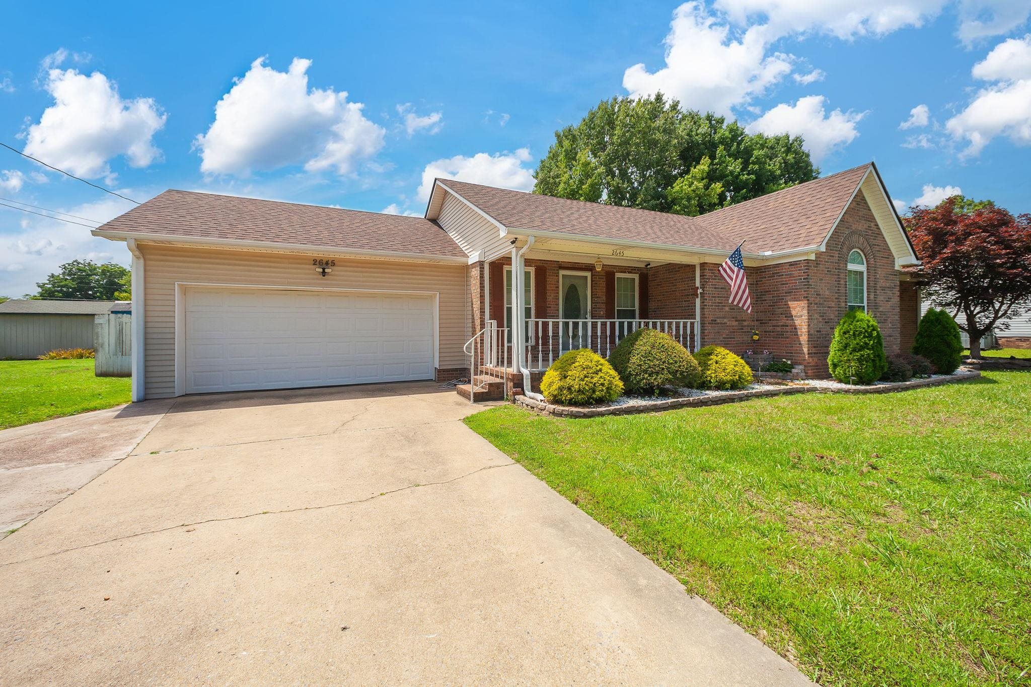 2645 Clifton Dr Property Photo 2