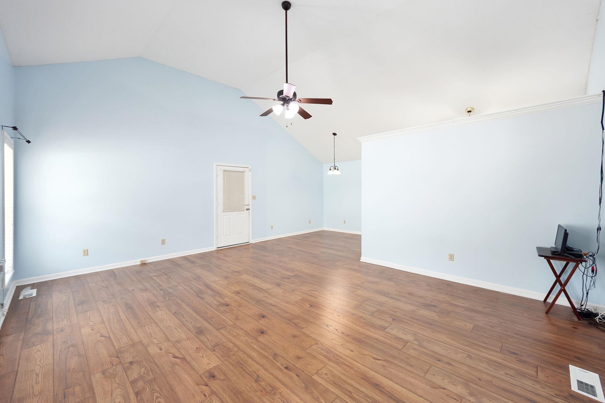 2645 Clifton Dr Property Photo 4